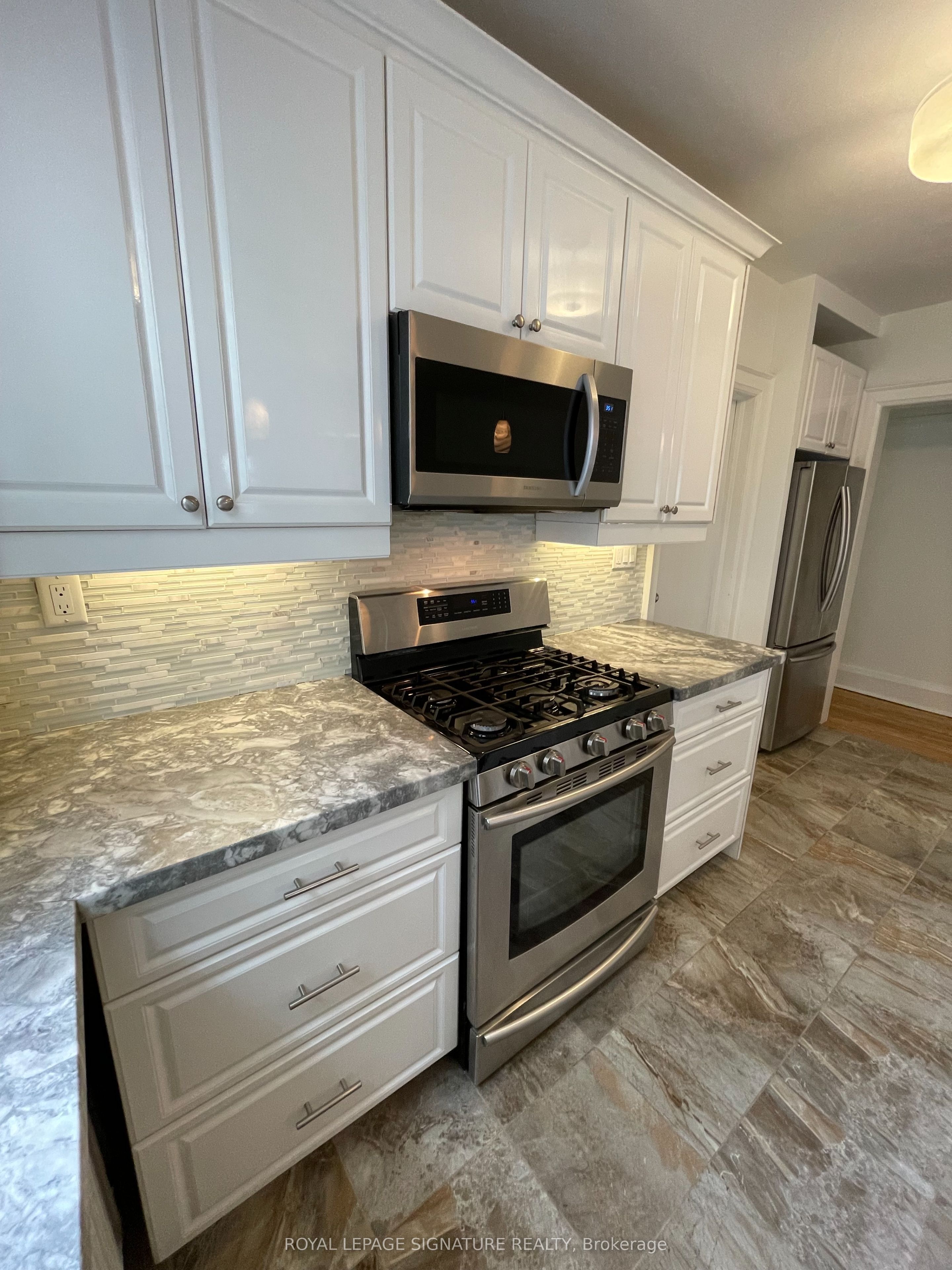 41 Scarboro Beach Boulevard Main Property Photo 10