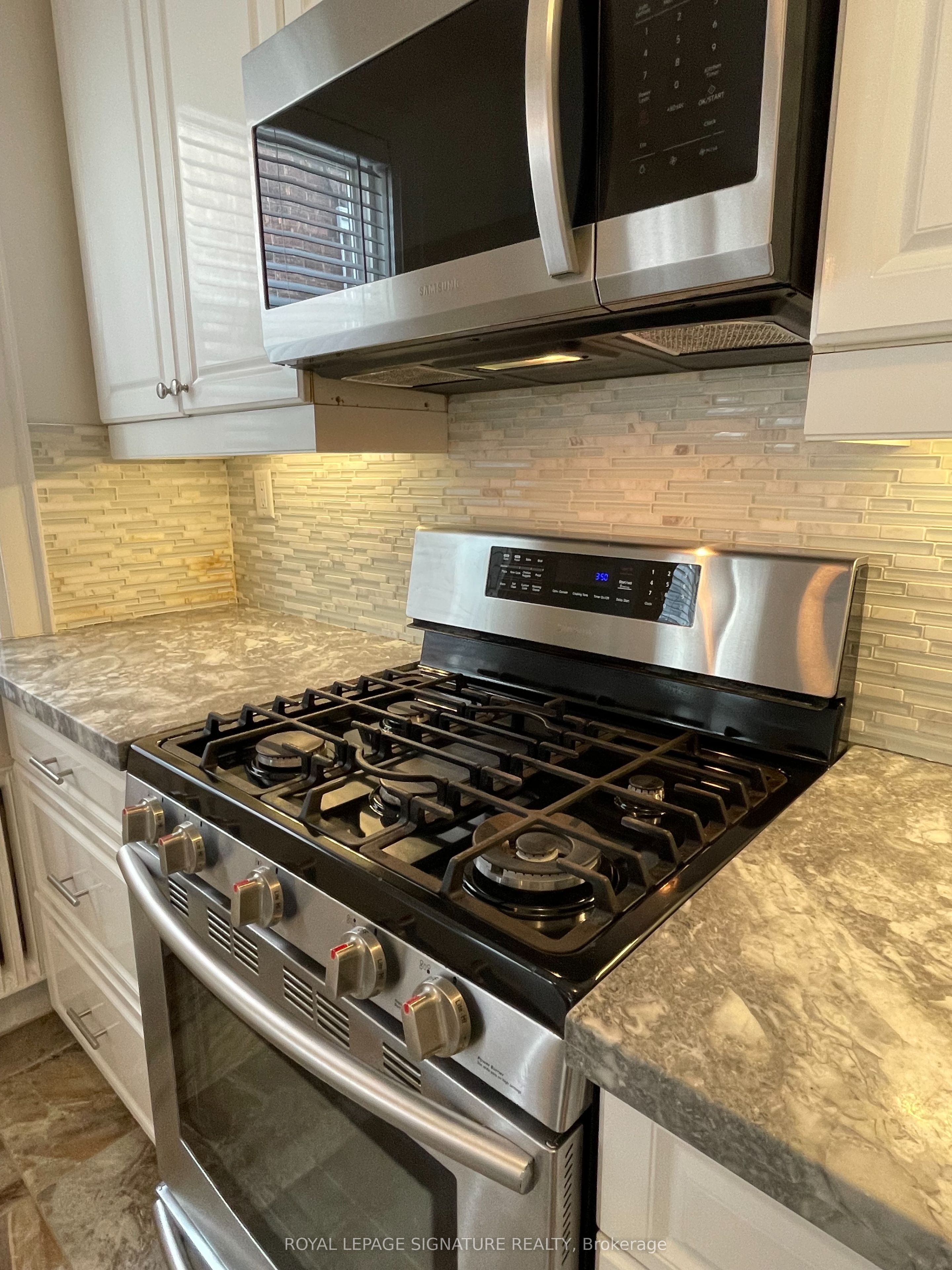41 Scarboro Beach Boulevard Main Property Photo 11