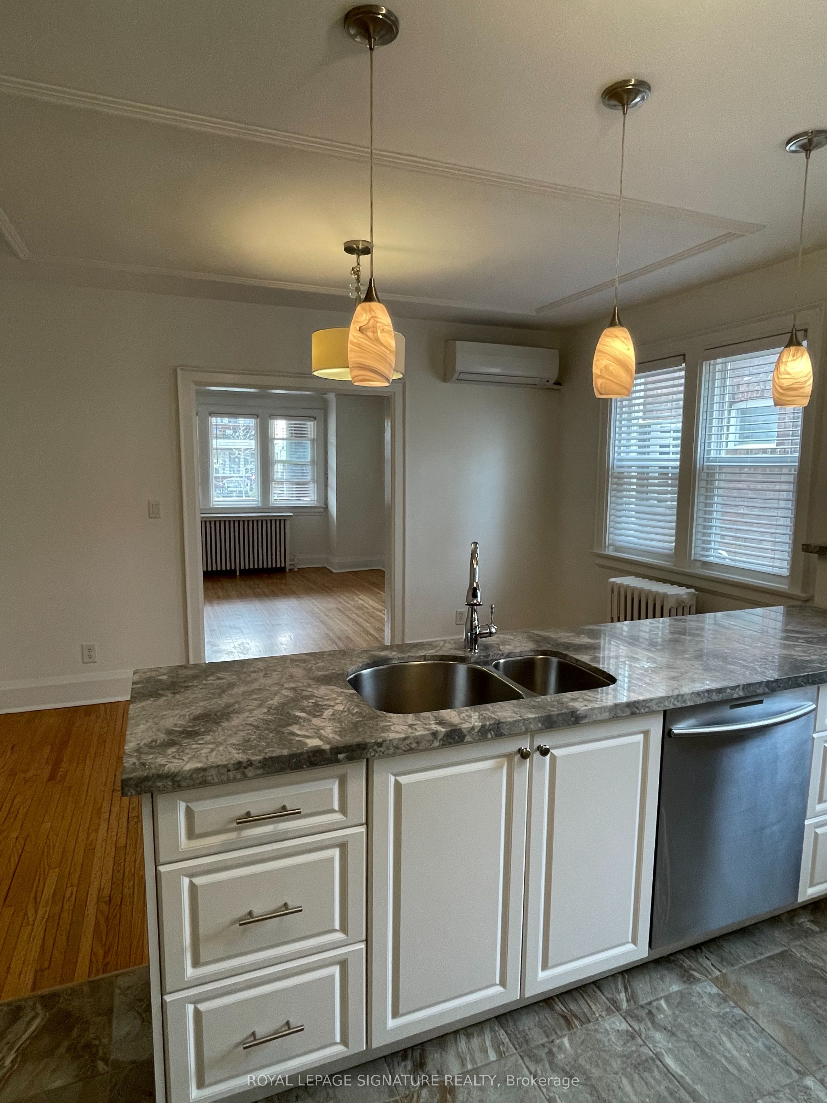 41 Scarboro Beach Boulevard Main Property Photo 13