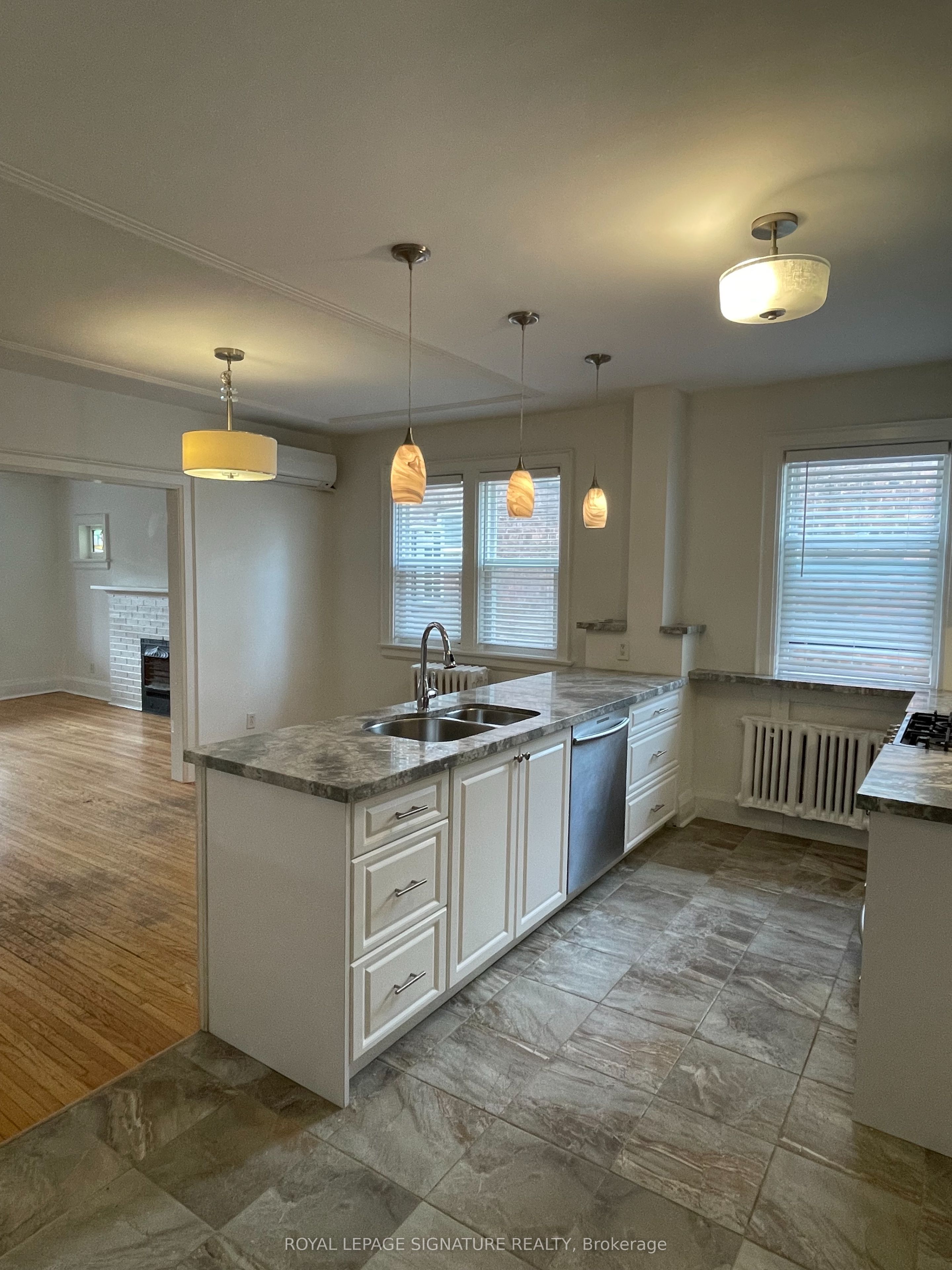 41 Scarboro Beach Boulevard Main Property Photo 14