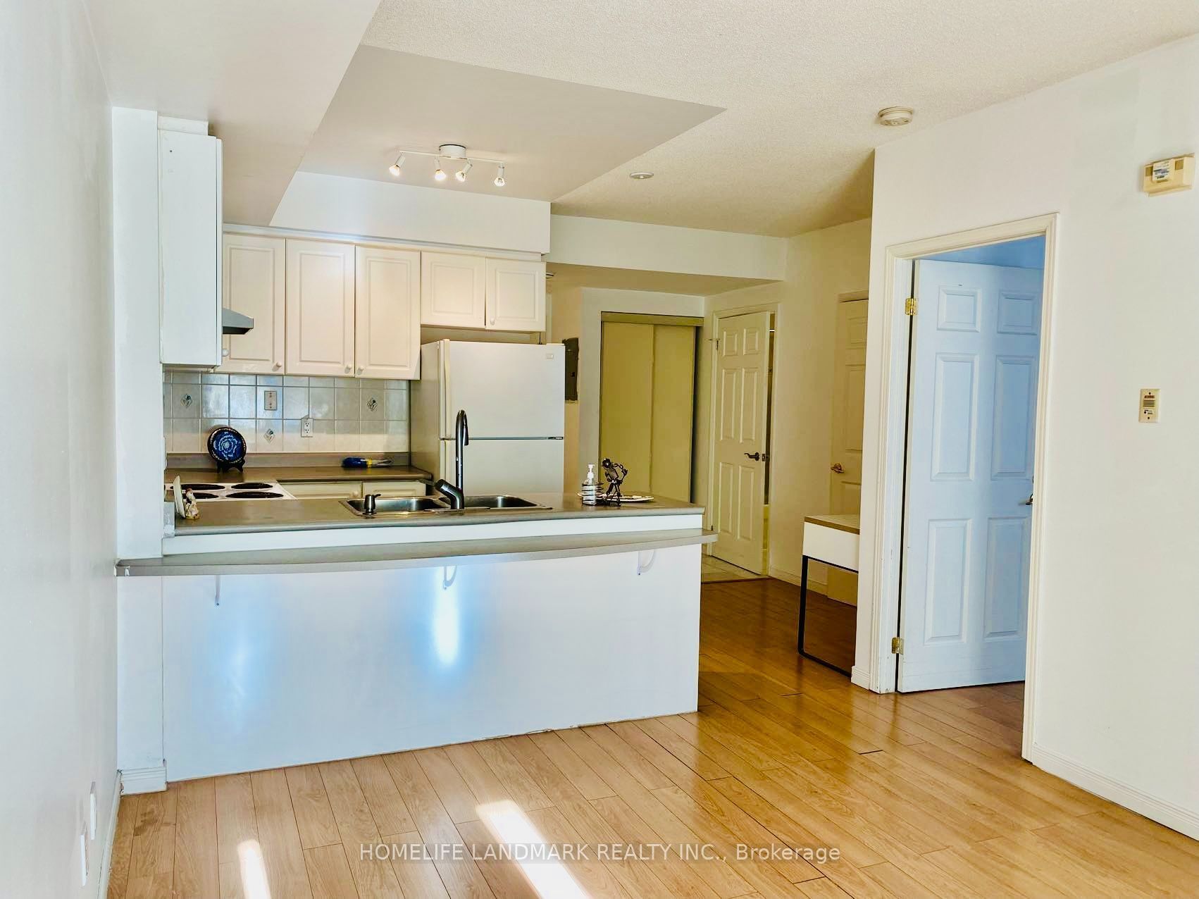 2351 Kennedy Road 105 Property Photo 8
