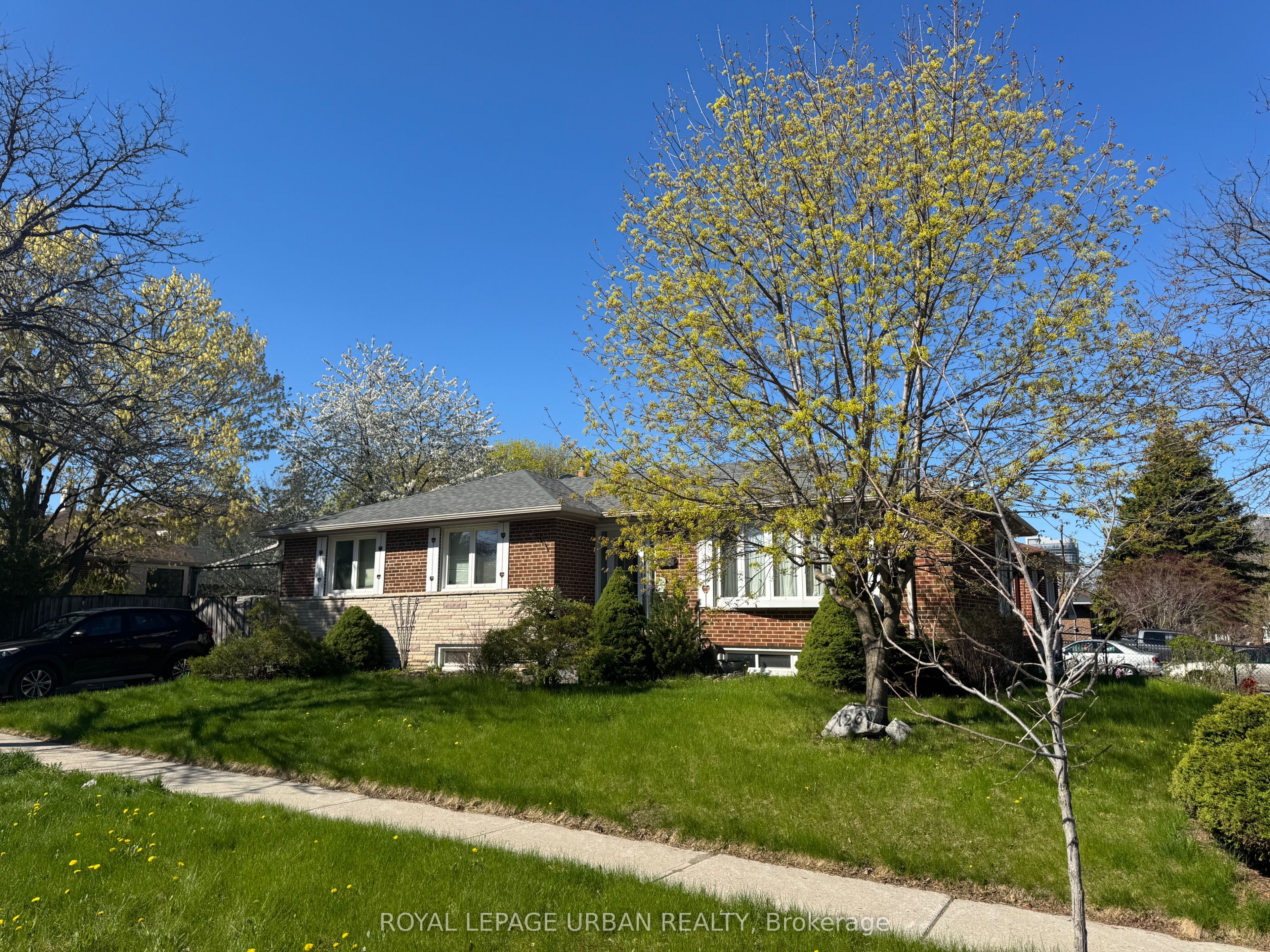 126 Marilake Drive Property Photo 2