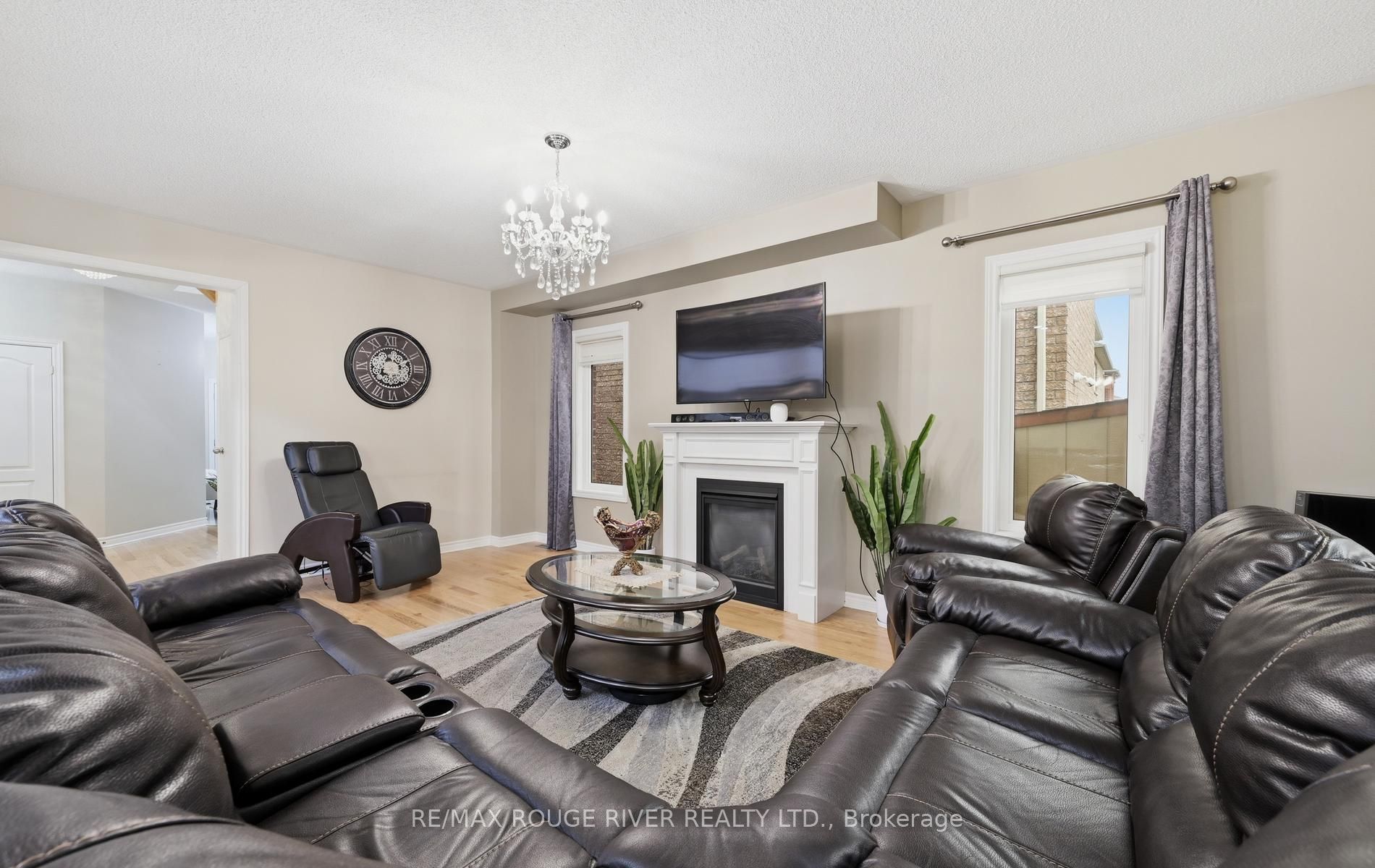 886 Groveland Avenue Property Photo 6