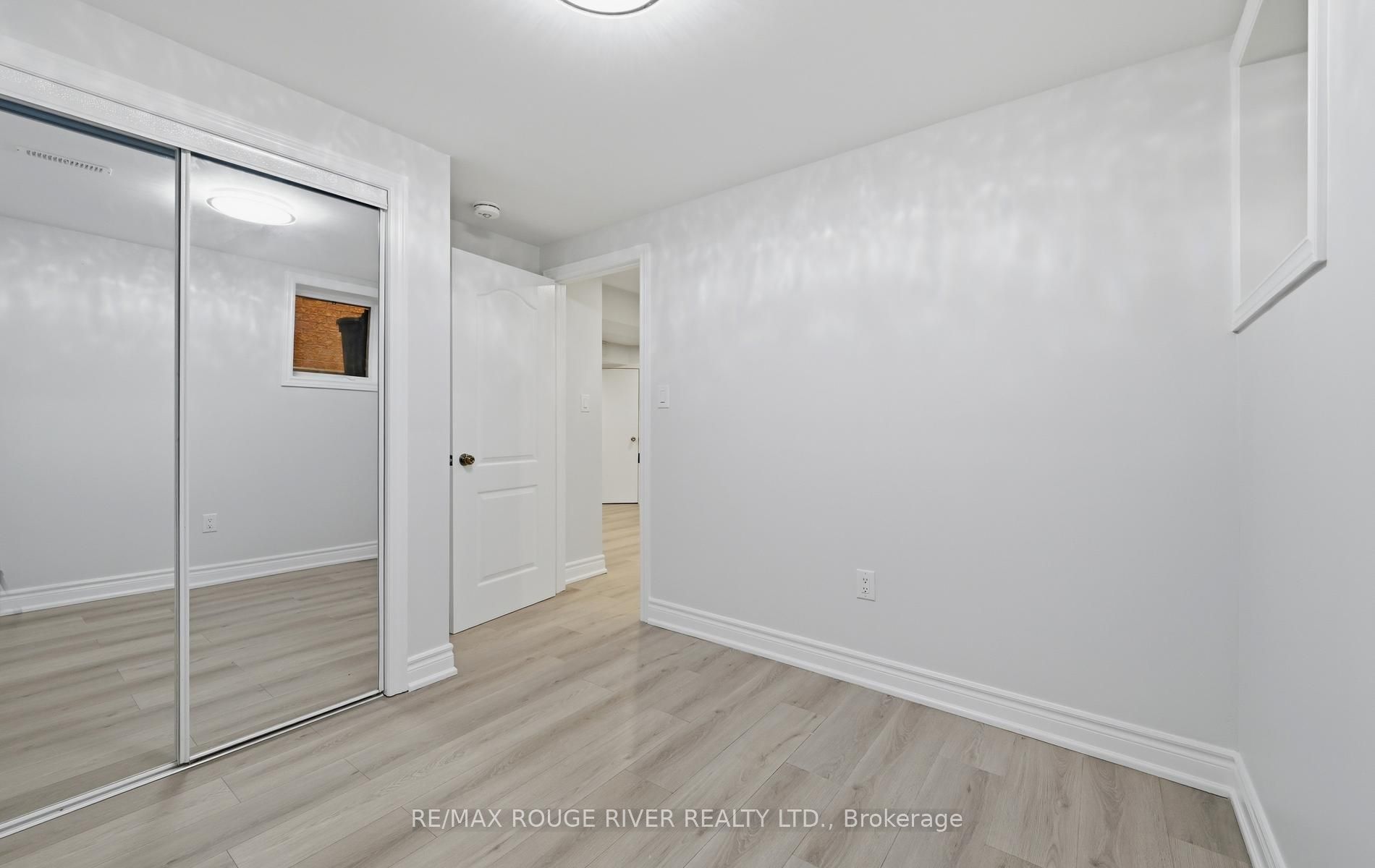886 Groveland Avenue Property Photo 33