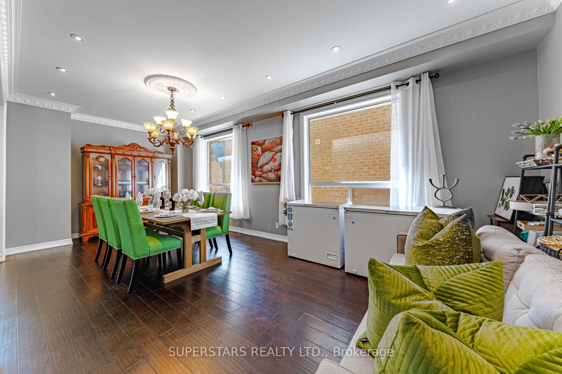 2410 Bridle Road Property Photo 8