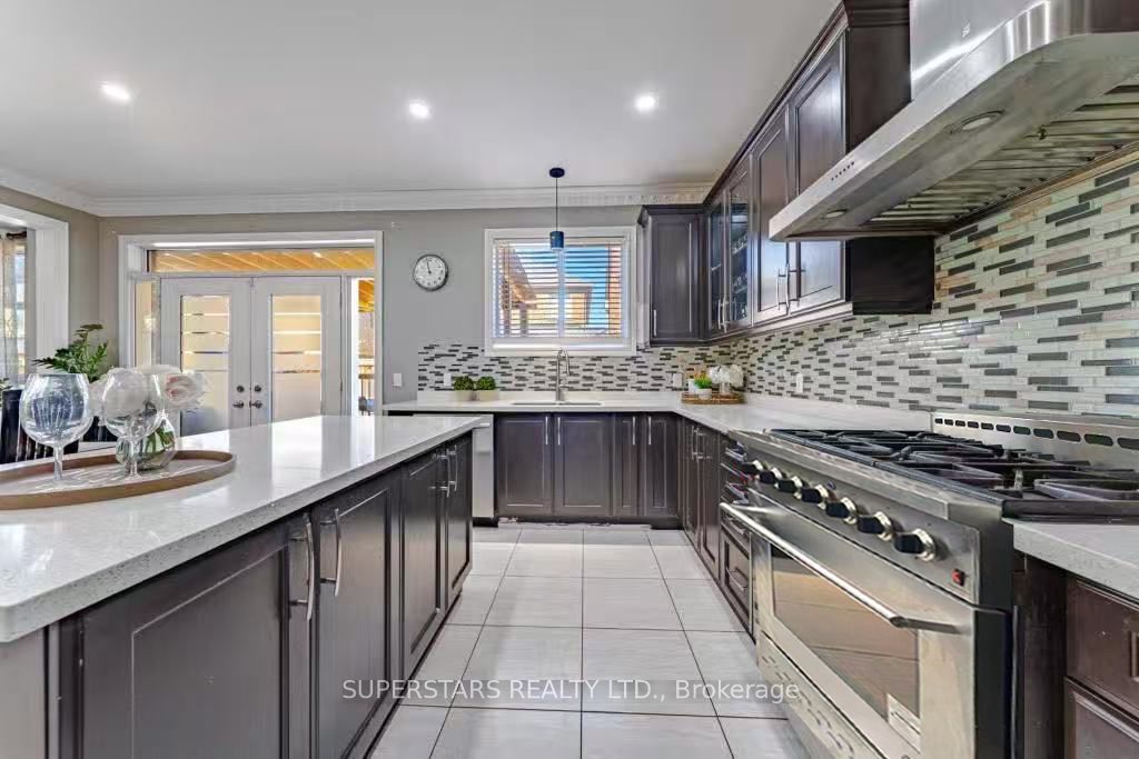 2410 Bridle Road Property Photo 10