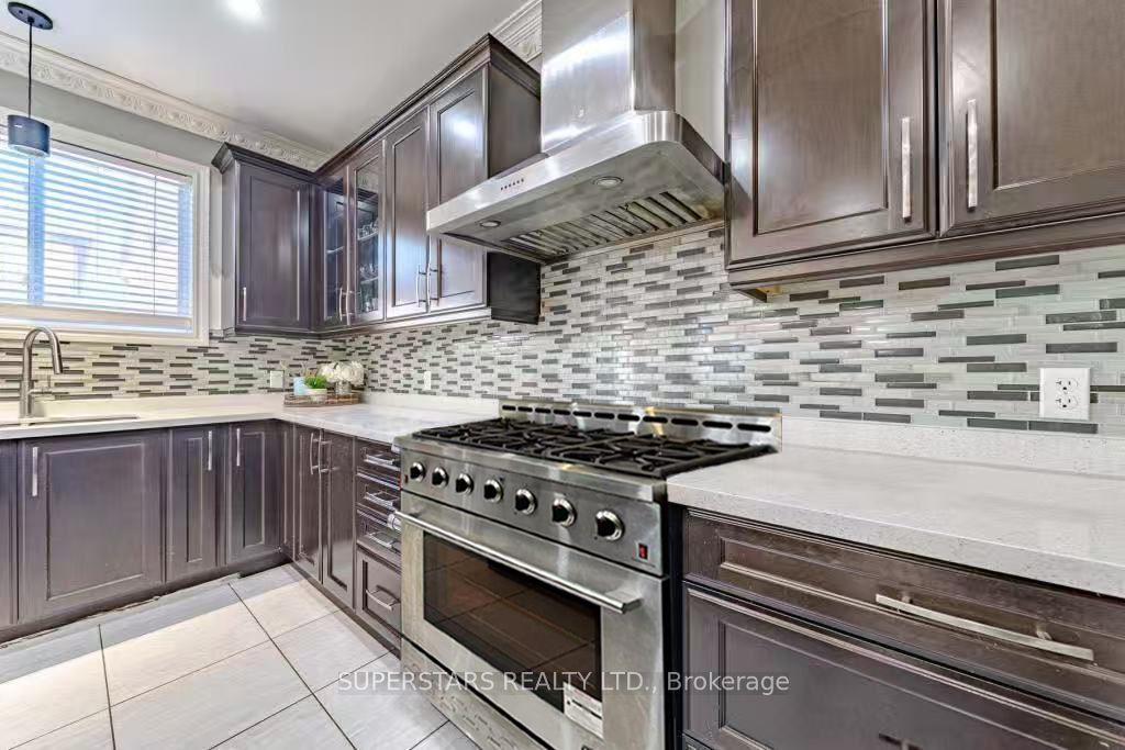 2410 Bridle Road Property Photo 11