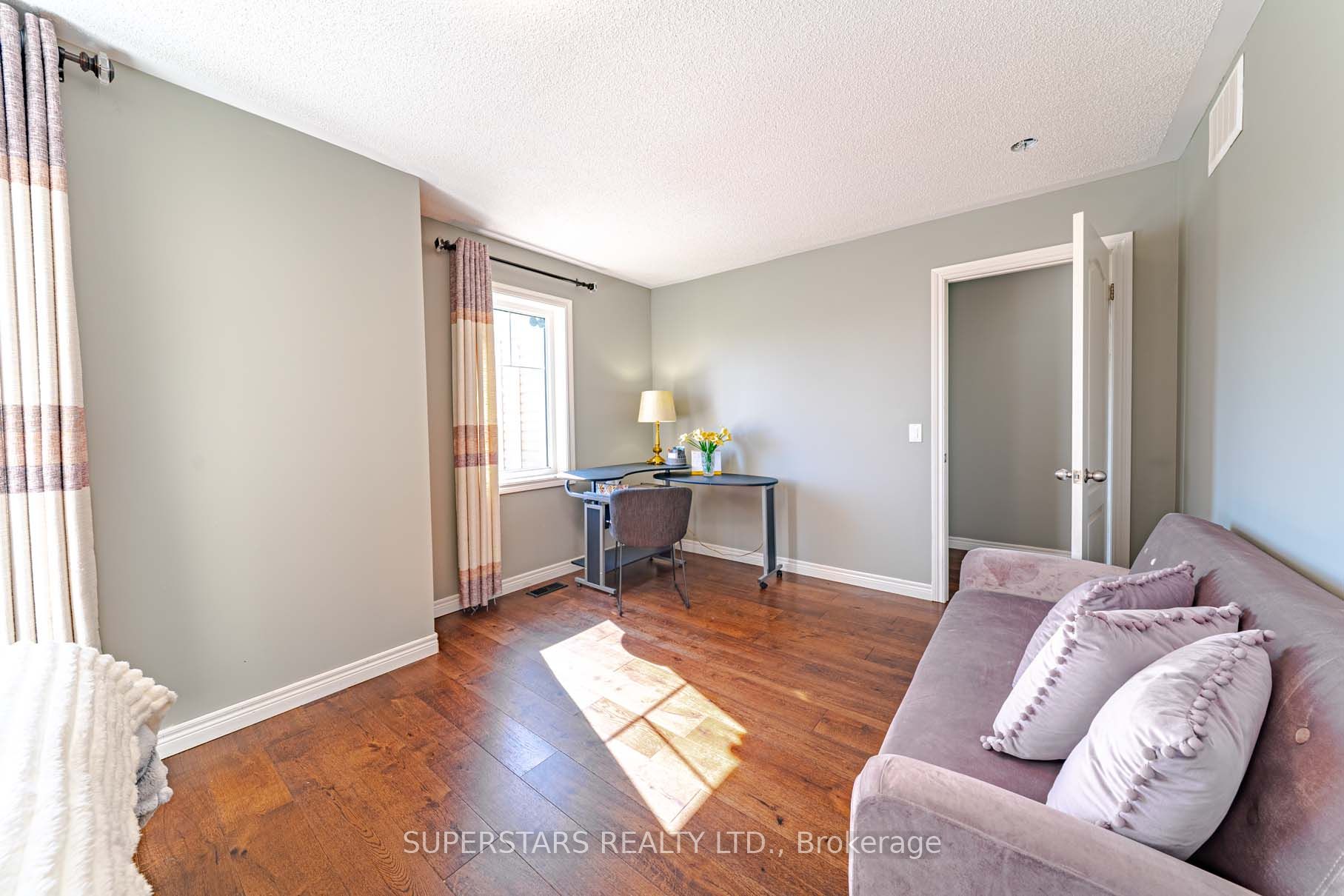 2410 Bridle Road Property Photo 28