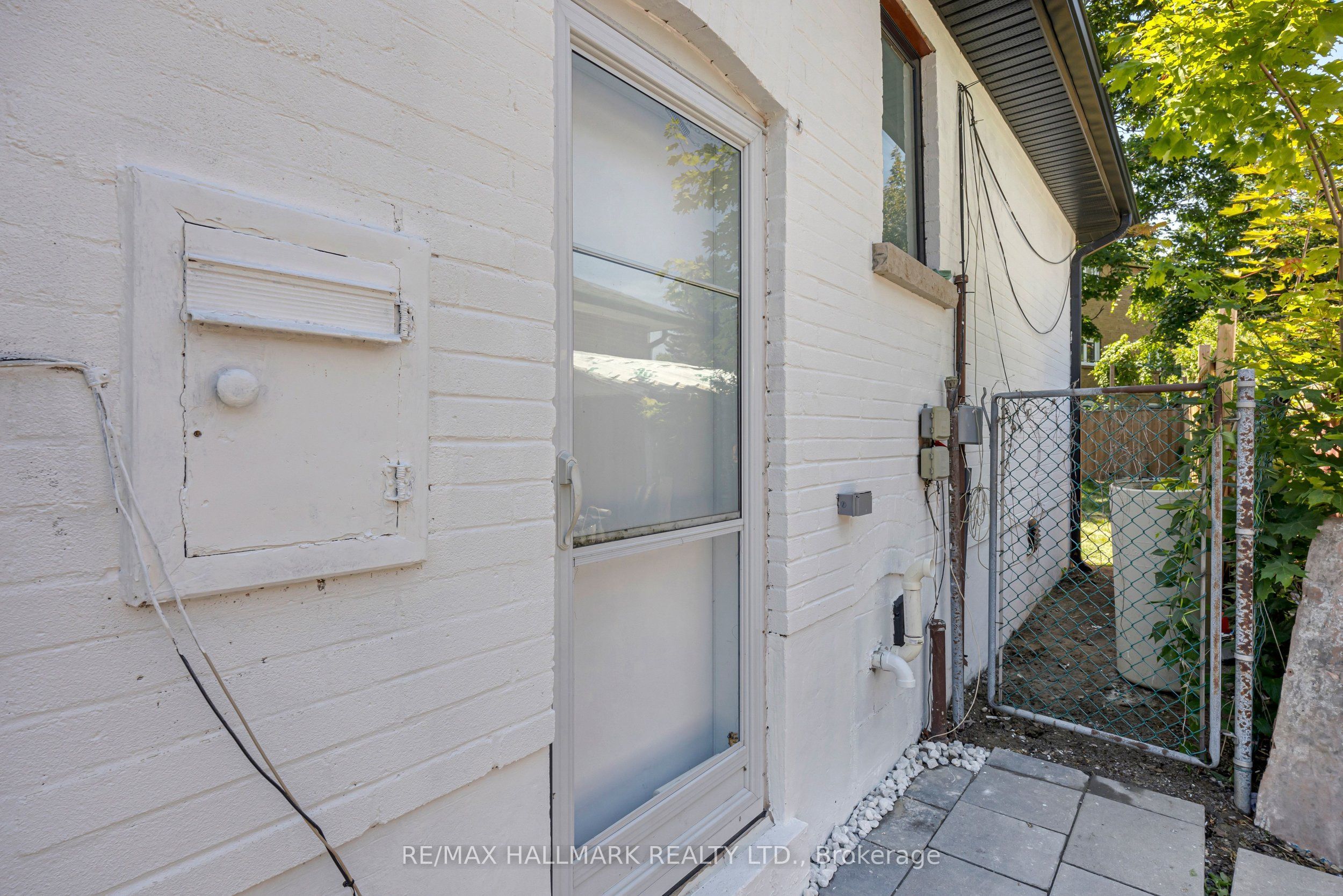 978 Midland Avenue Property Photo 5