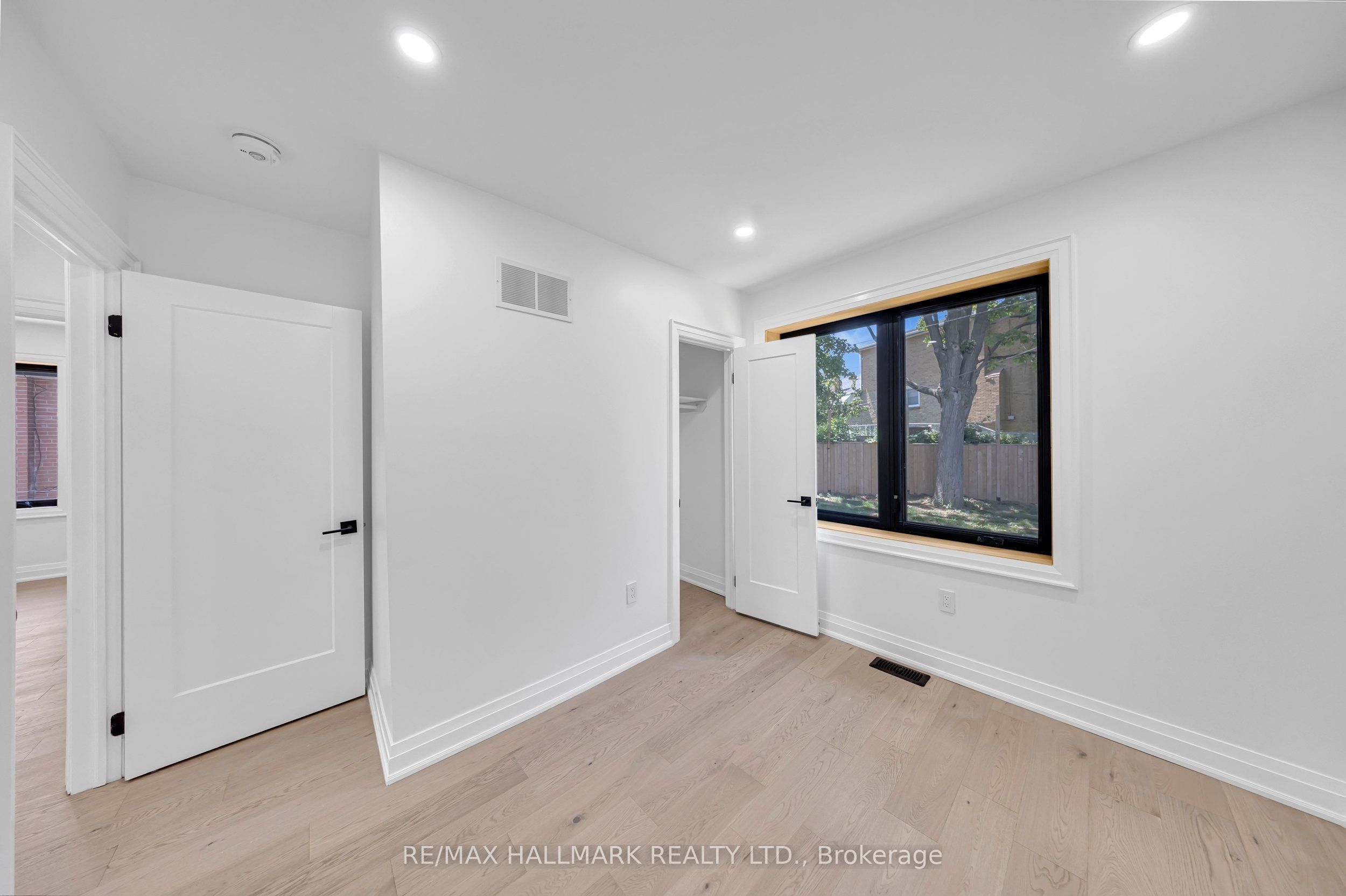 978 Midland Avenue Property Photo 25