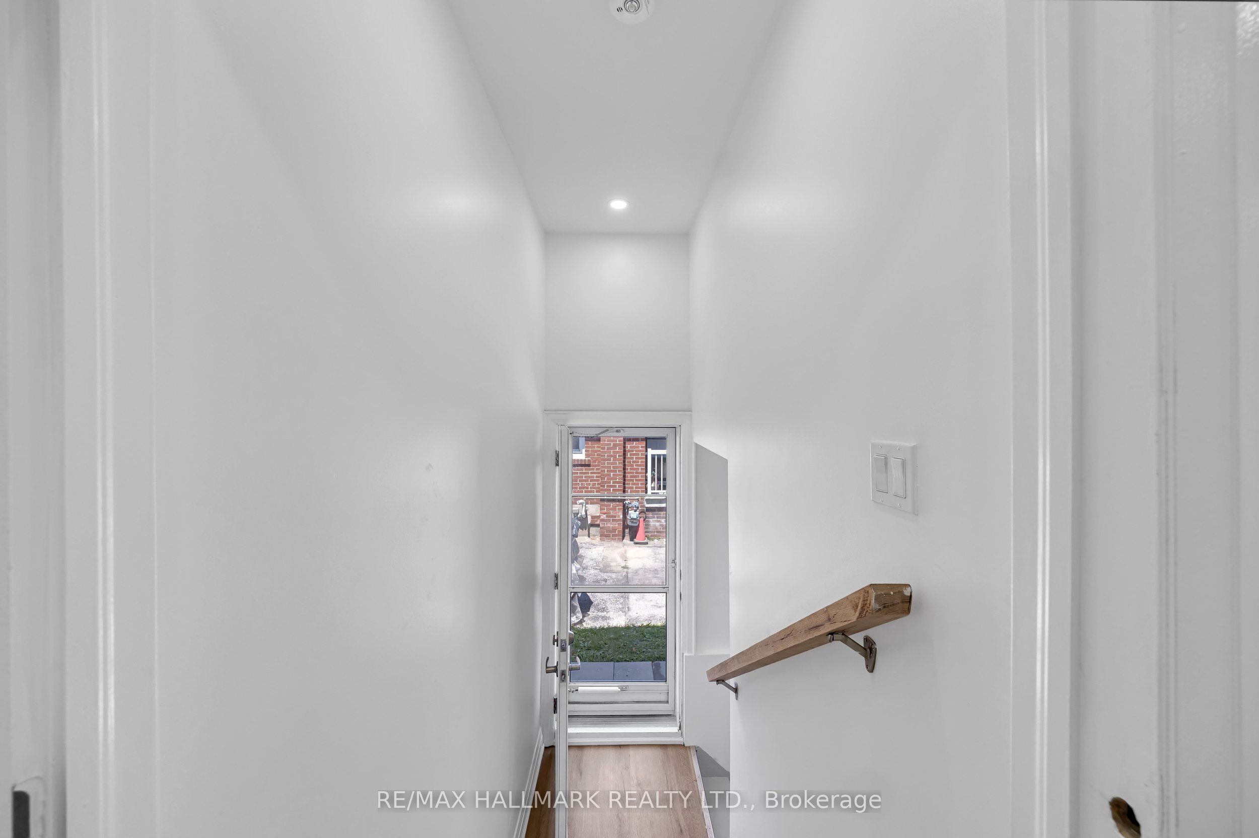 978 Midland Avenue Property Photo 28