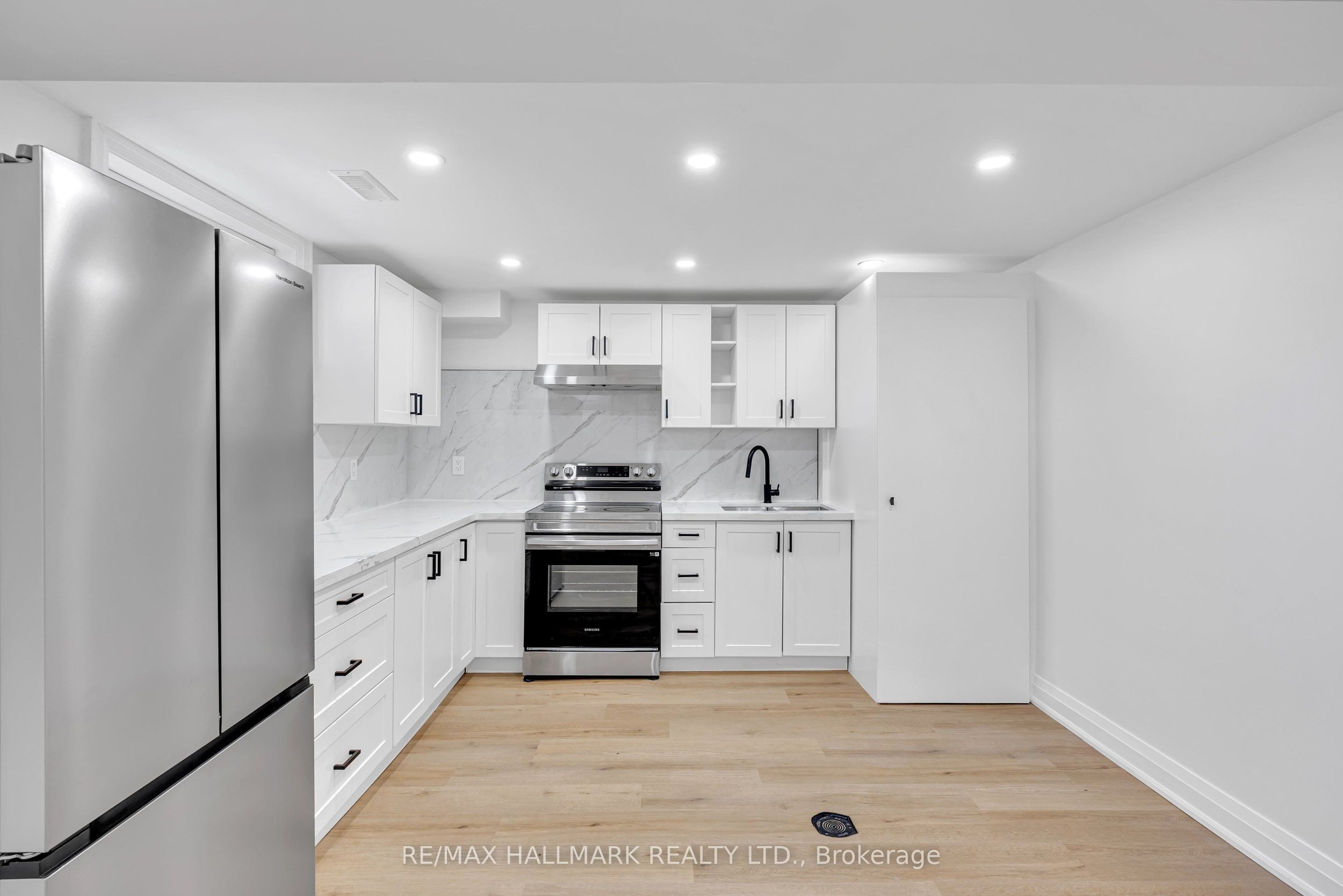 978 Midland Avenue Property Photo 31