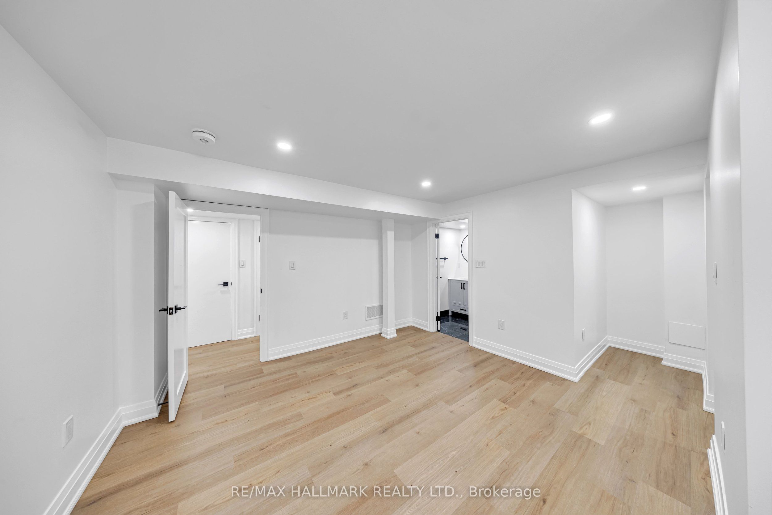978 Midland Avenue Property Photo 37