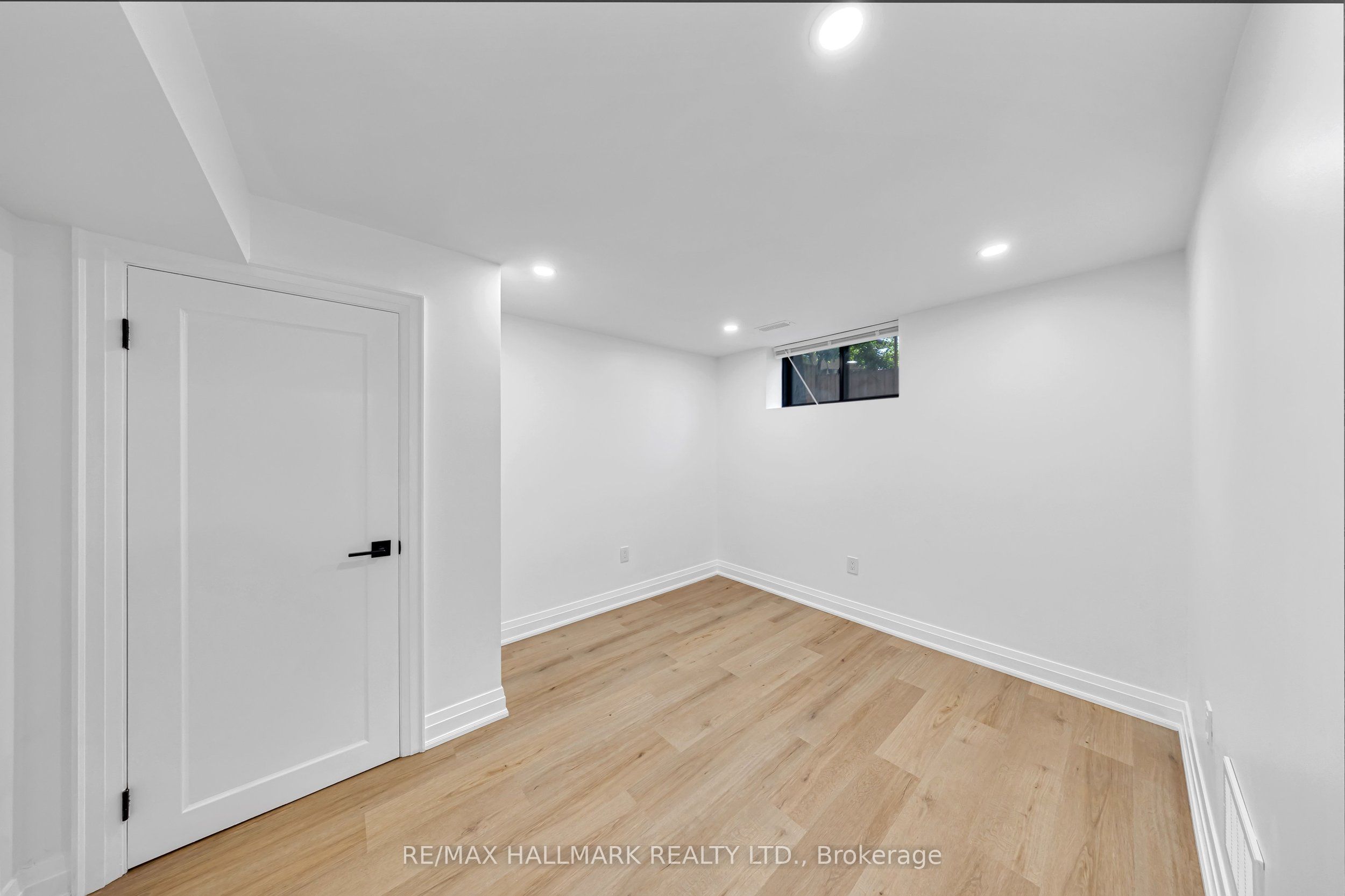 978 Midland Avenue Property Photo 41