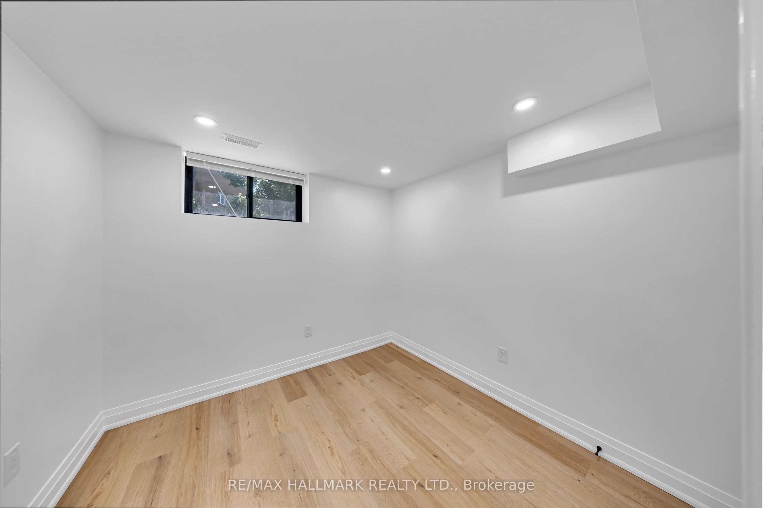 978 Midland Avenue Property Photo 43