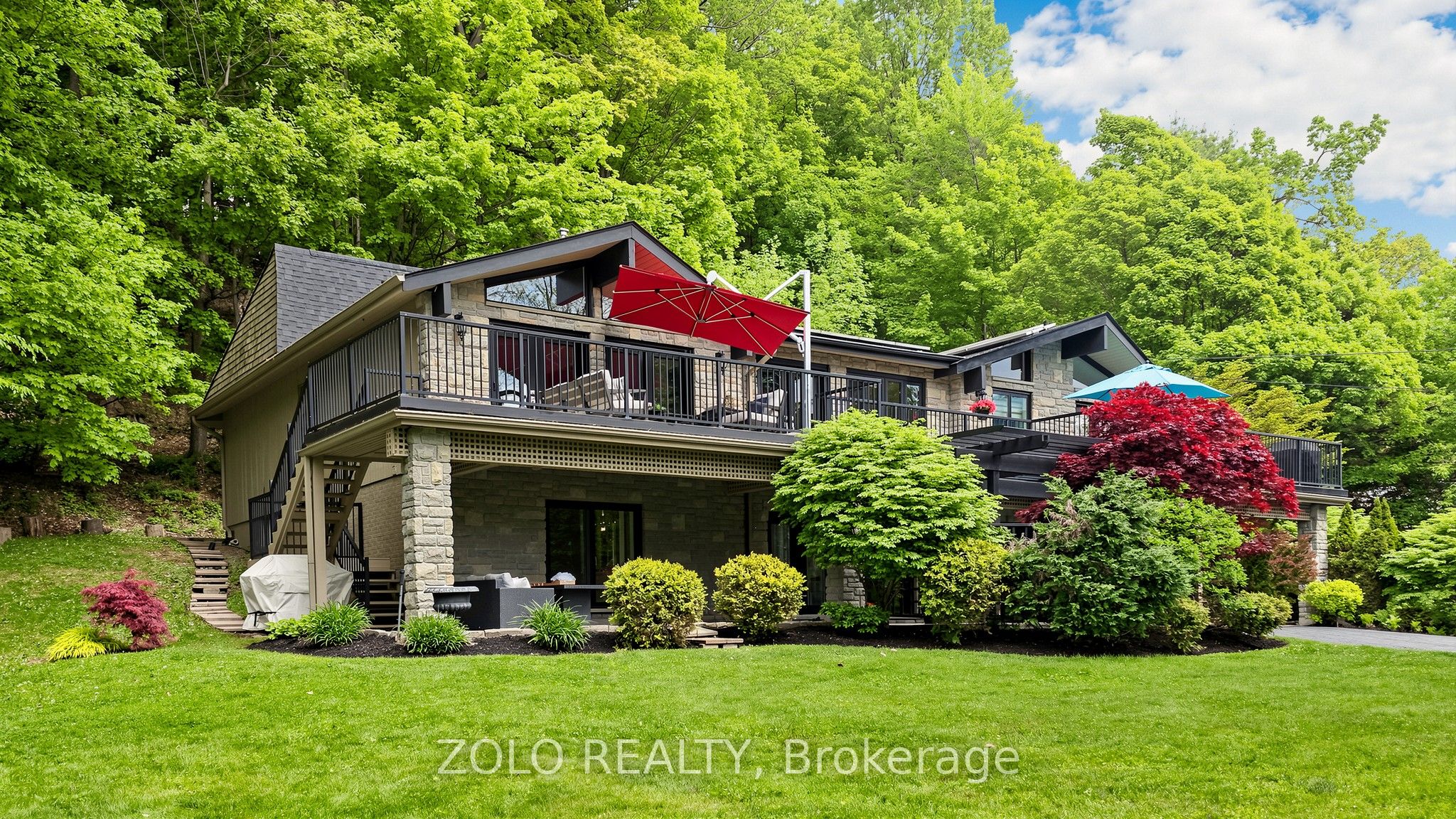 41 Meadowcliffe Drive Property Photo 3