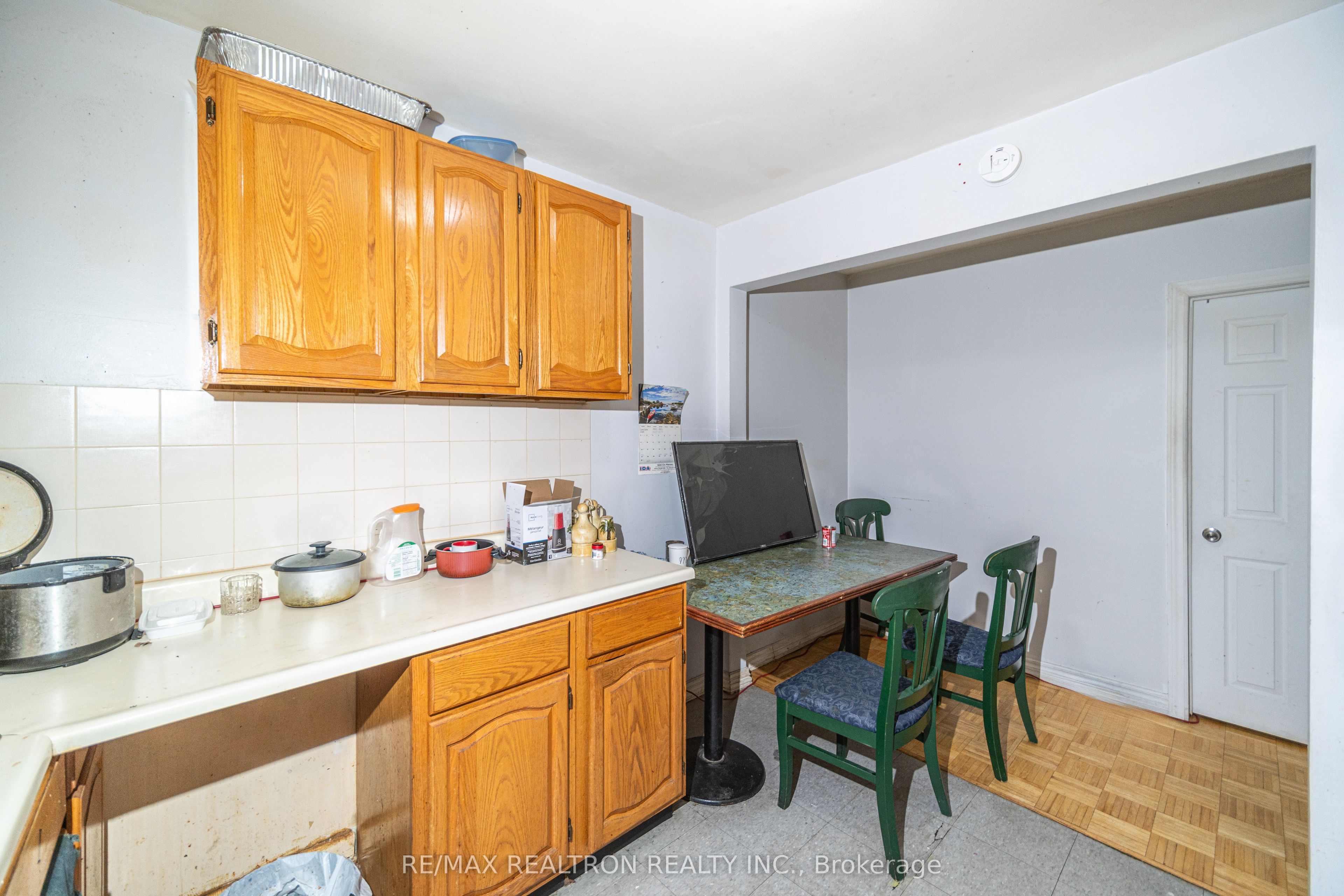 3541 St Clair Avenue E Property Photo 11