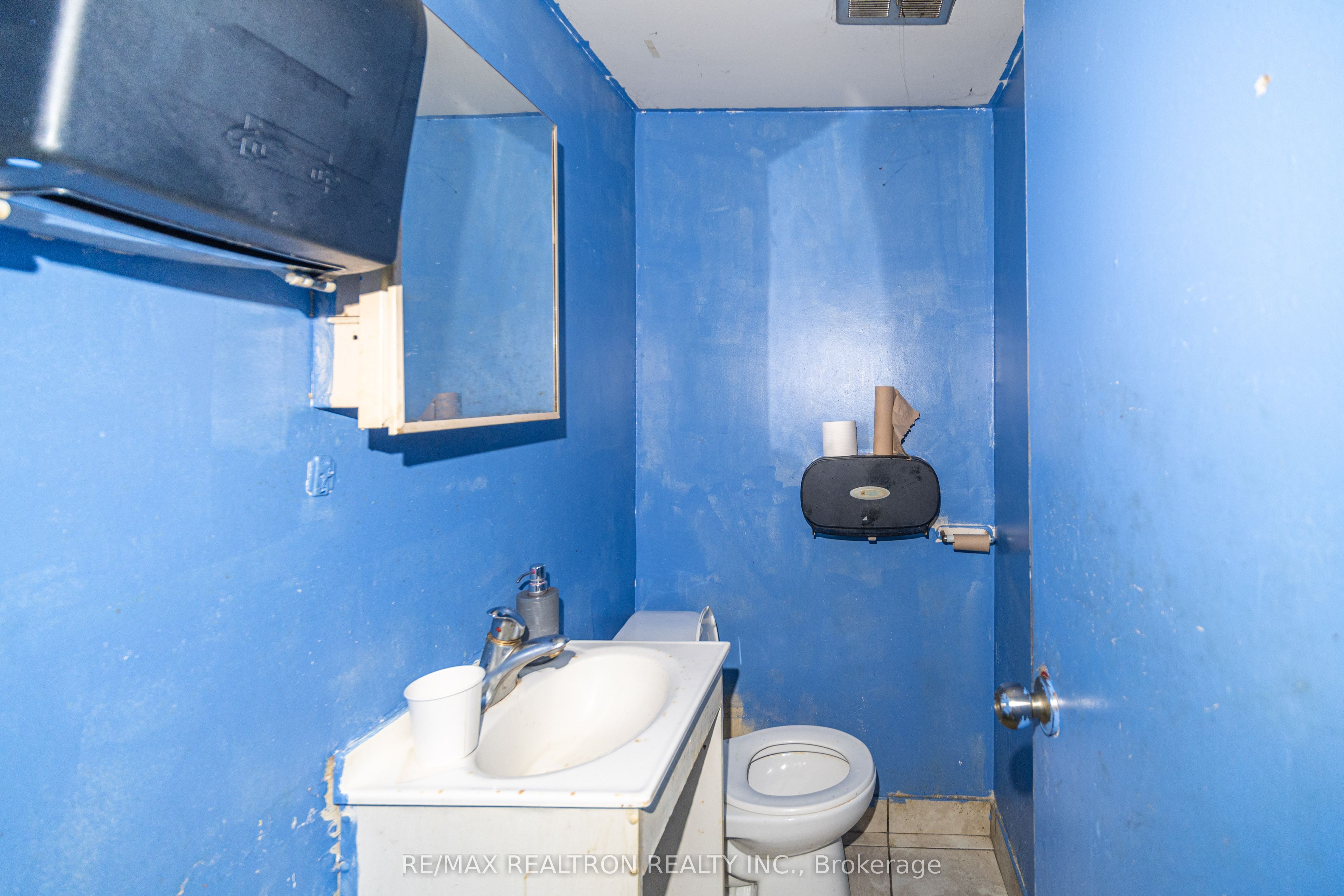 3541 St Clair Avenue E Property Photo 14