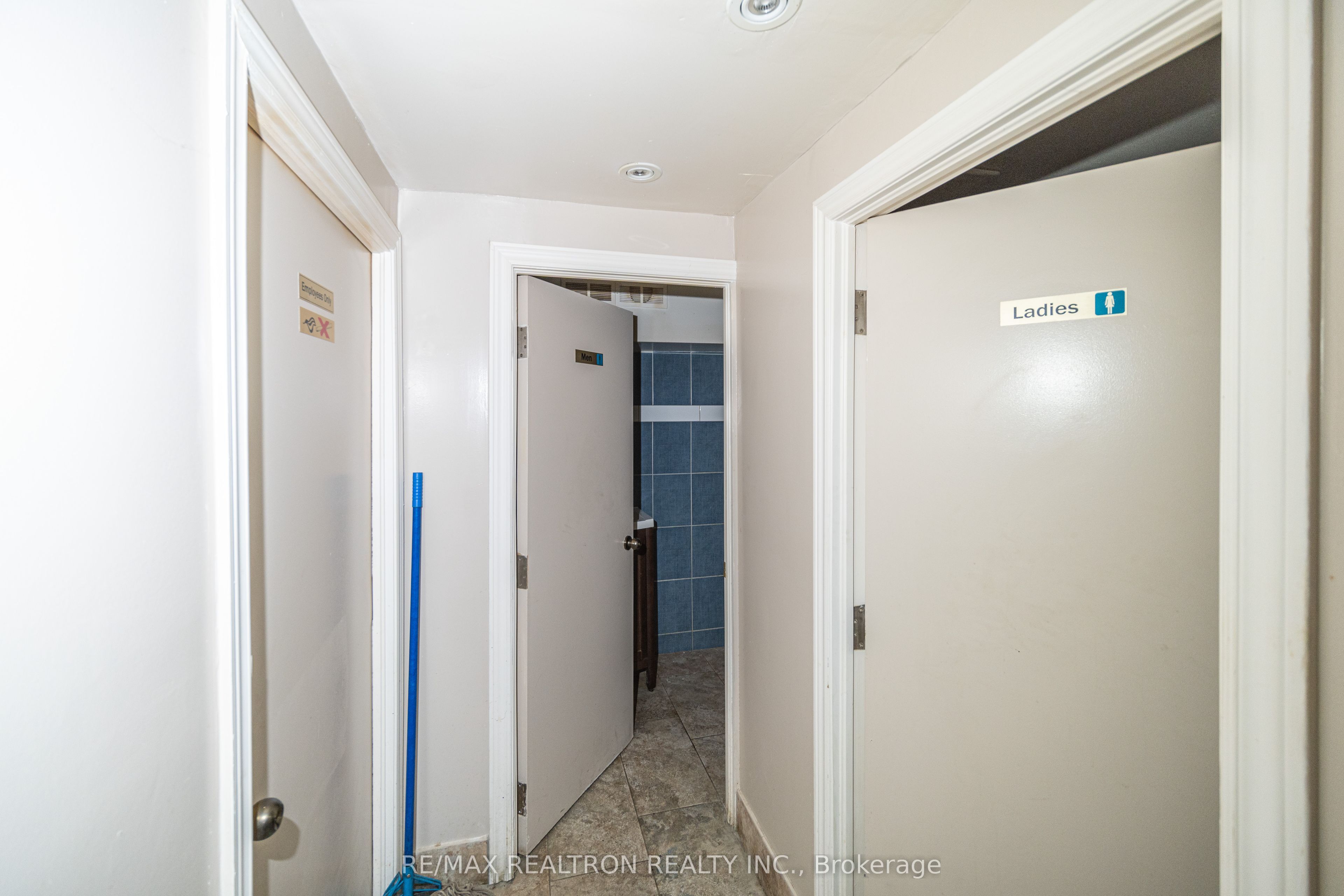 3541 St Clair Avenue E Property Photo 15