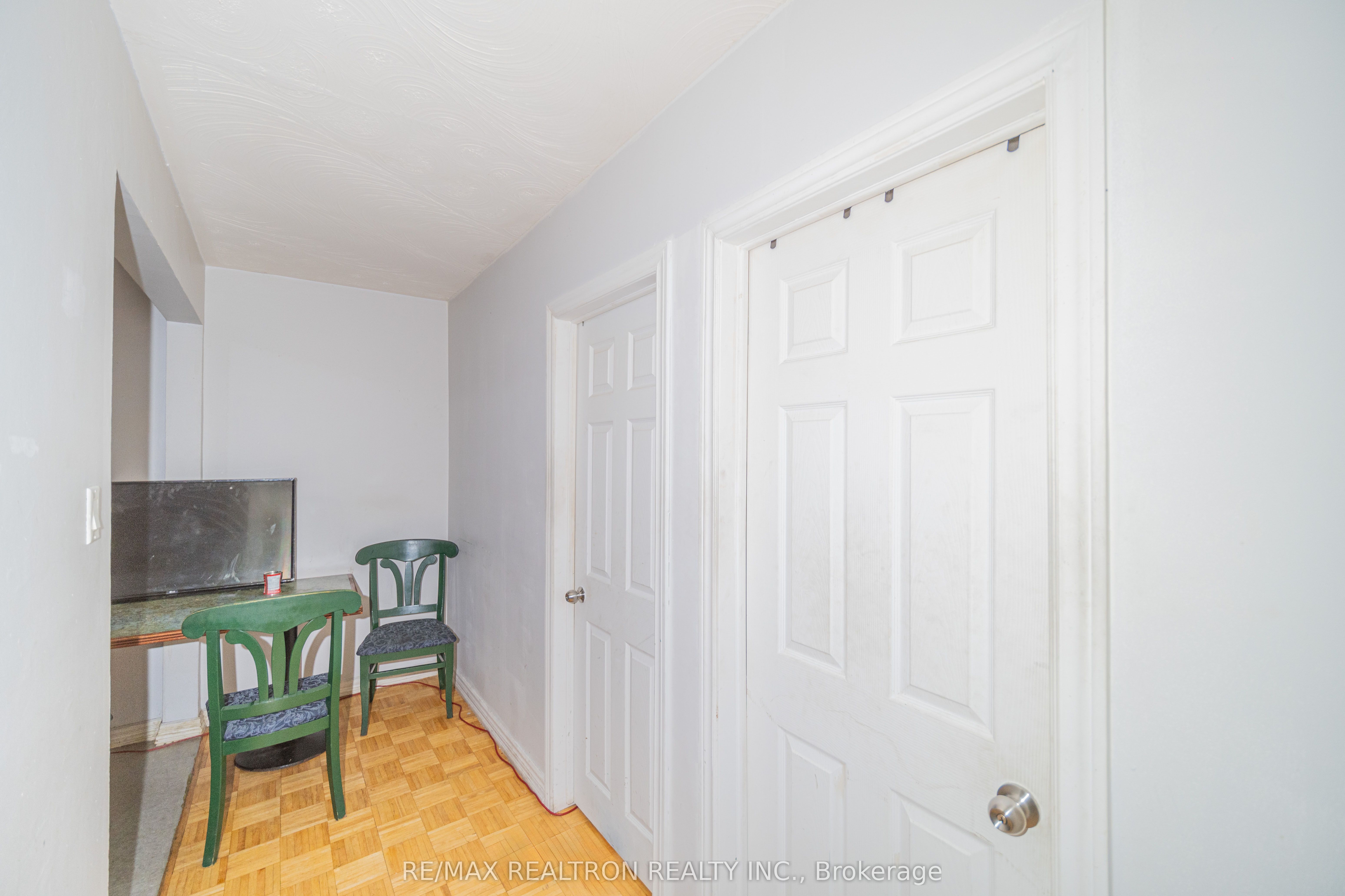 3541 St Clair Avenue E Property Photo 16