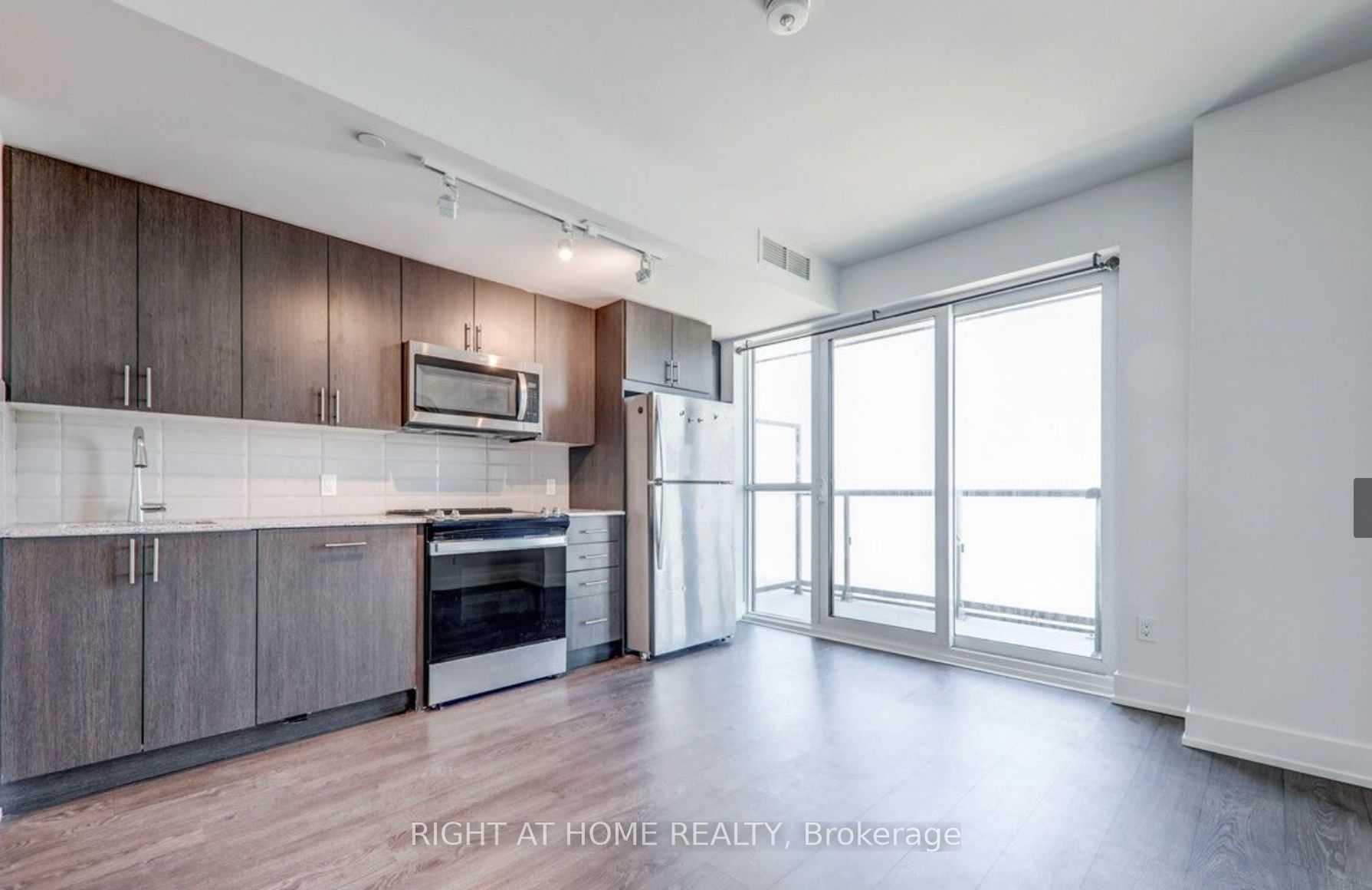 2550 Simcoe Street E 1207 Property Photo 7