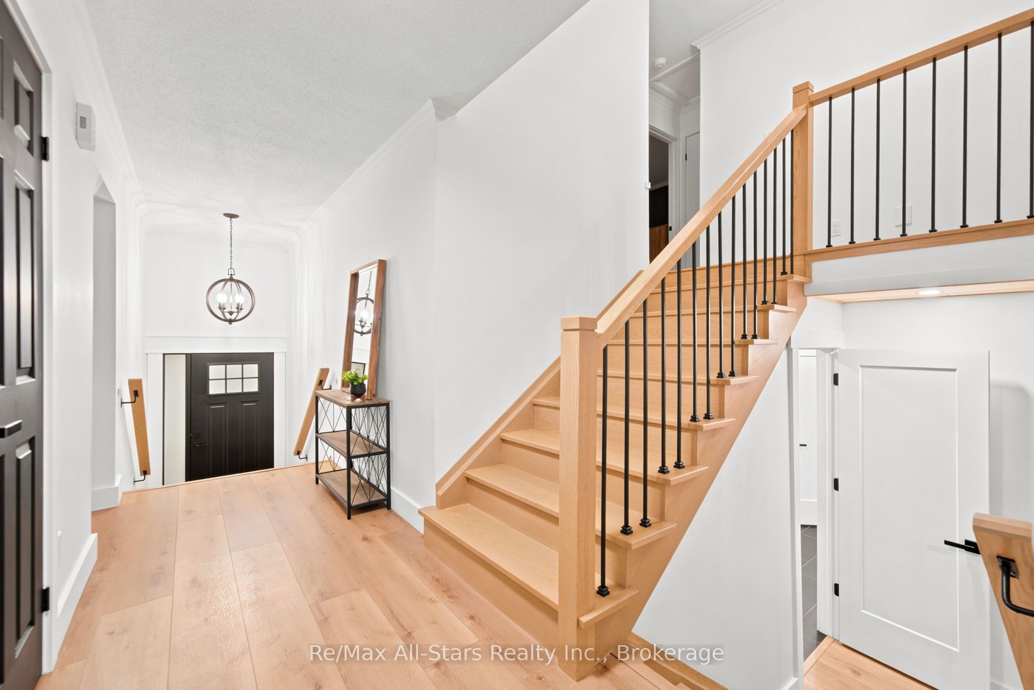 29 Applewood Crescent Property Photo 15