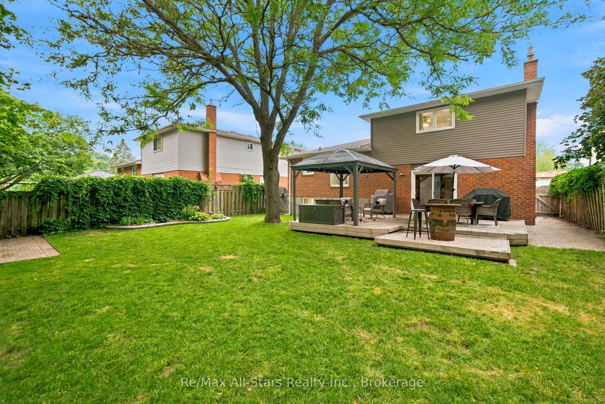 29 Applewood Crescent Property Photo 29