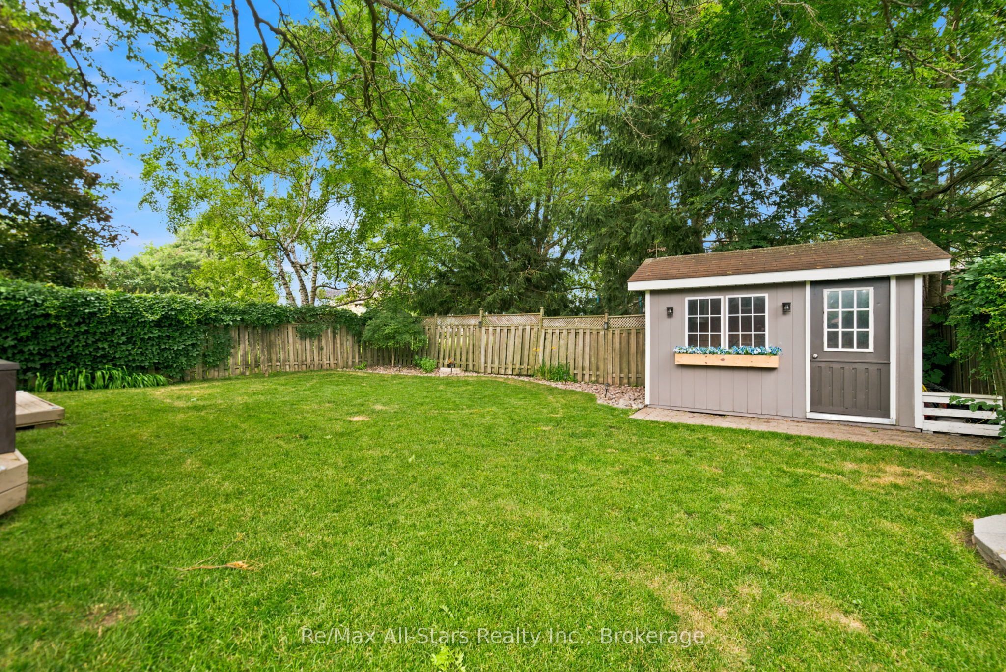 29 Applewood Crescent Property Photo 30
