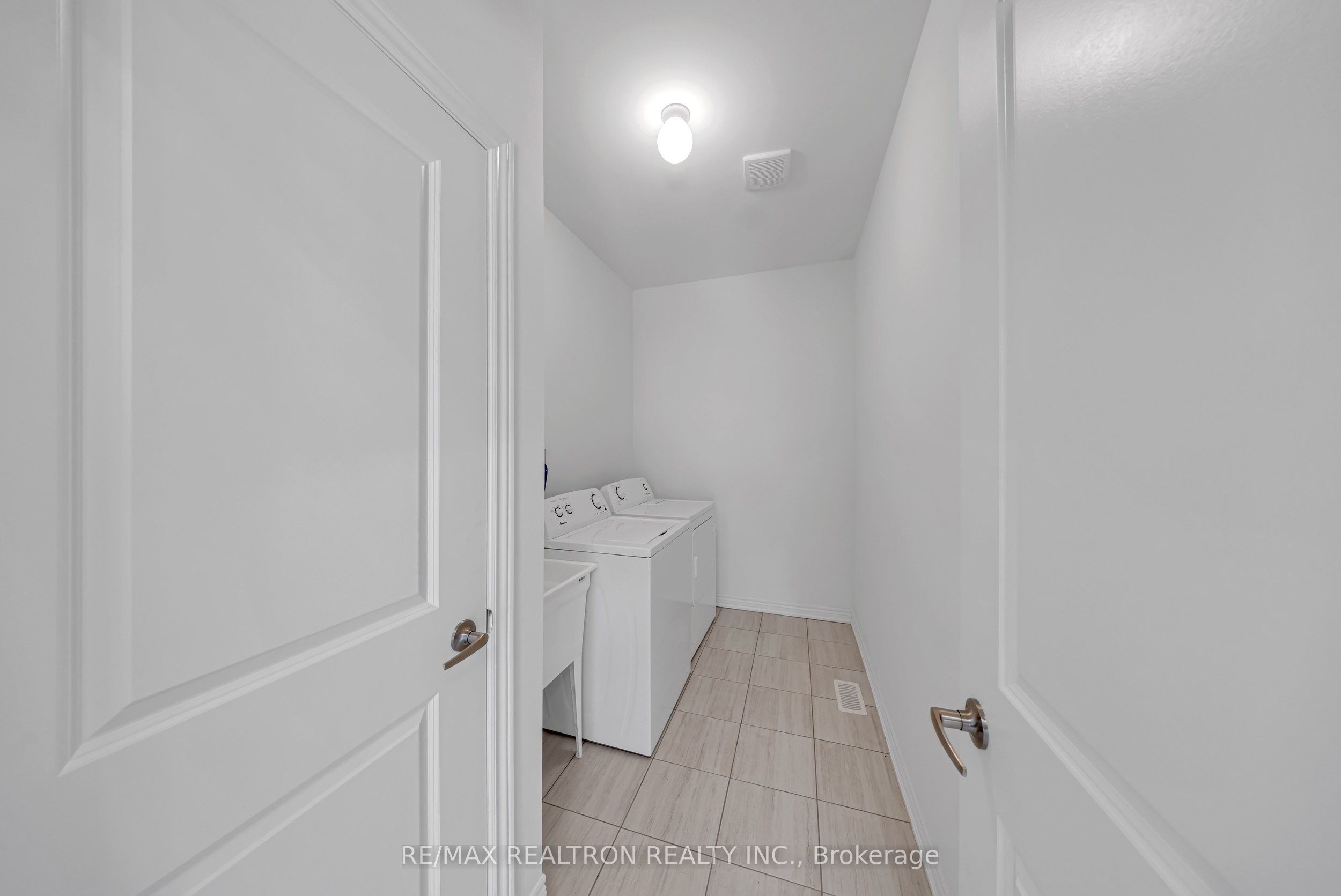 1280 Talisman Manor Property Photo 30