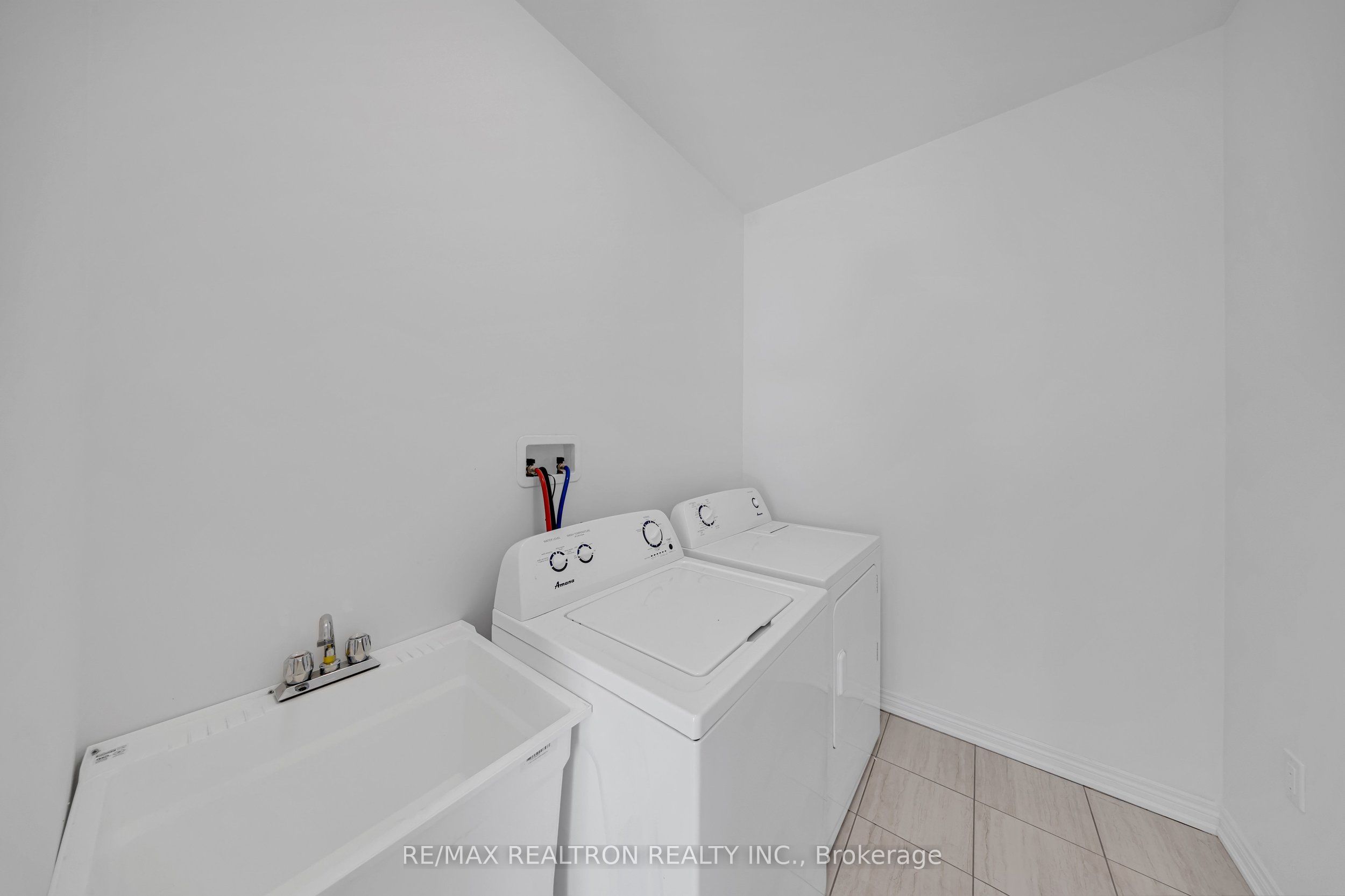 1280 Talisman Manor Property Photo 31