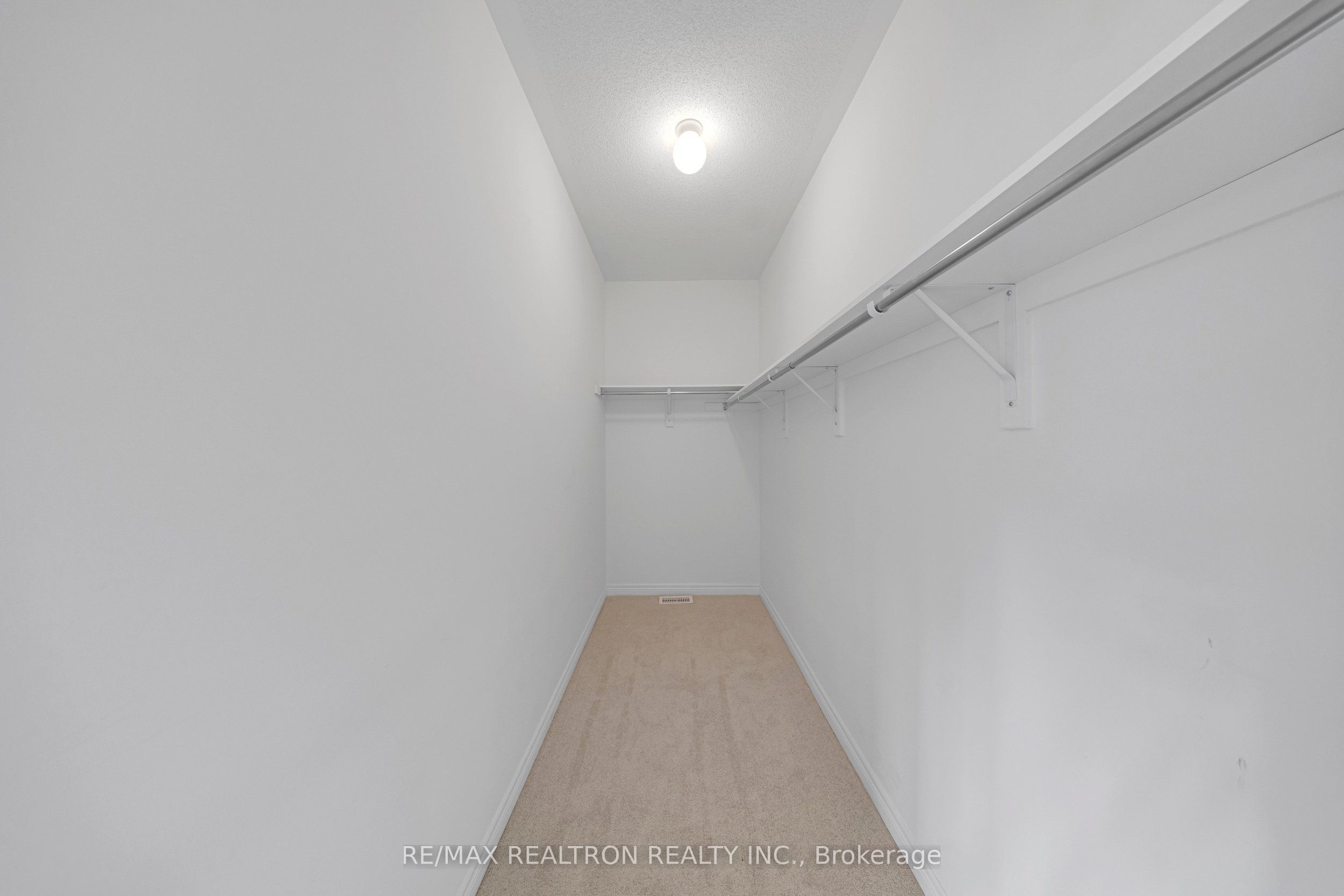 1280 Talisman Manor Property Photo 34