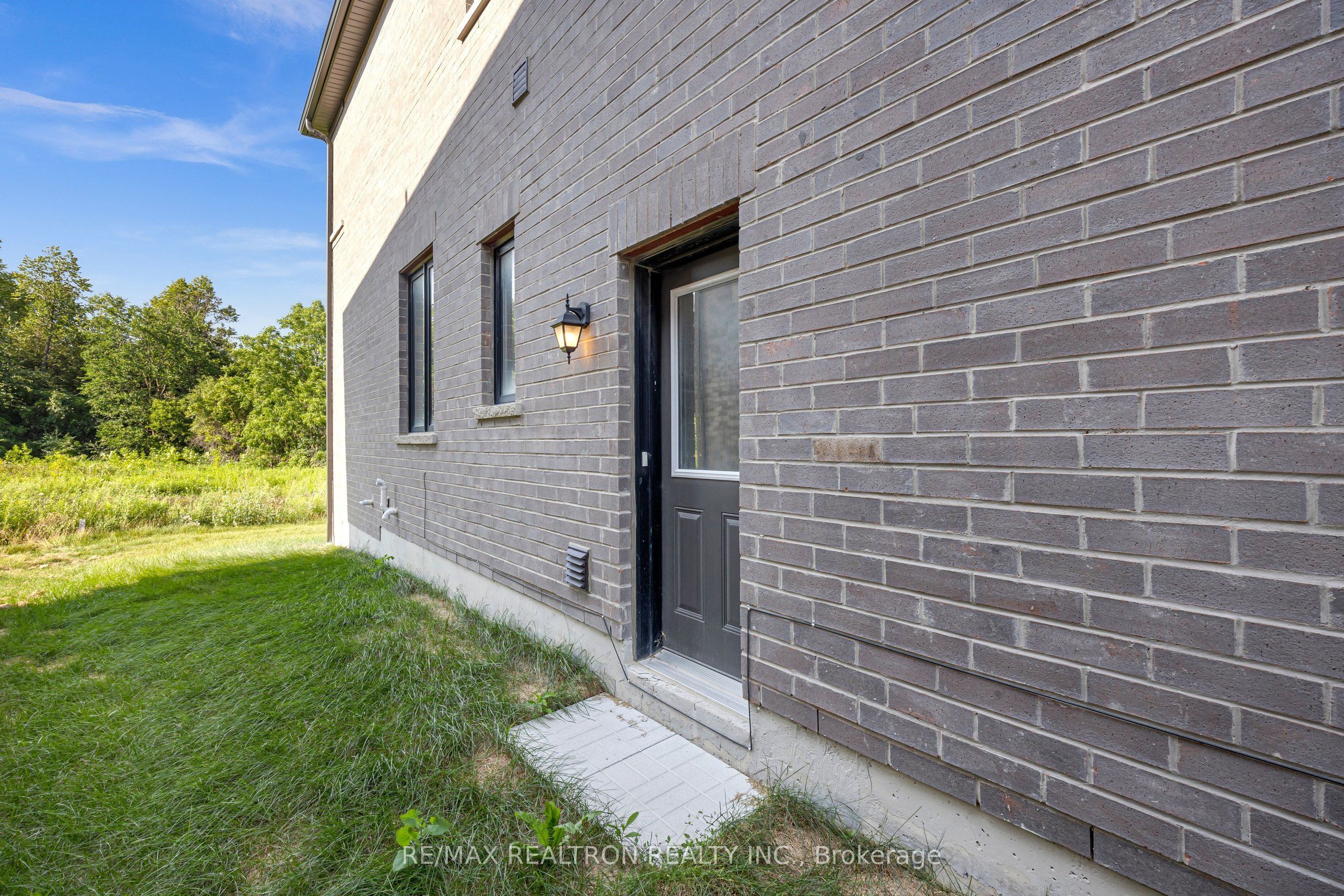 1280 Talisman Manor Property Photo 45