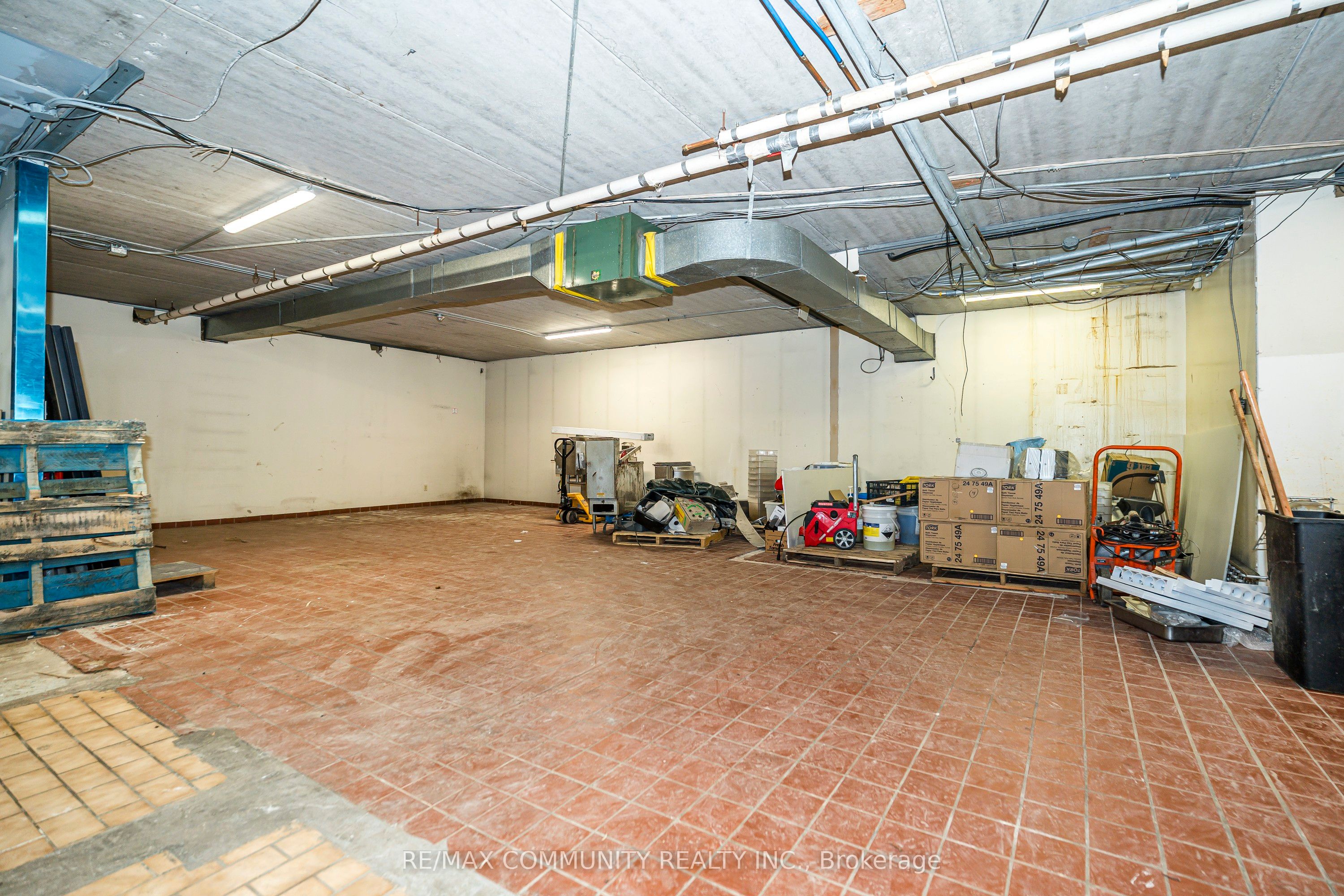 60 Athol Street E Property Photo 8