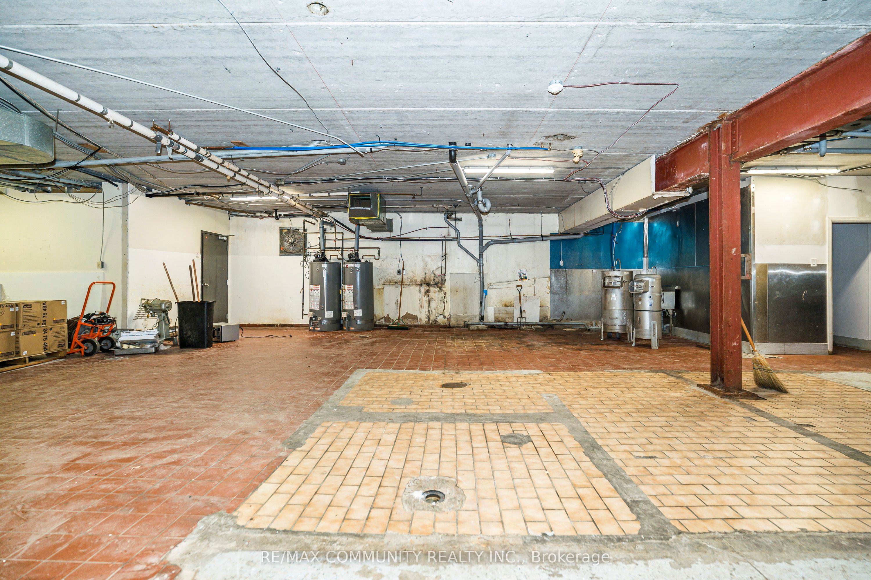 60 Athol Street E Property Photo 9