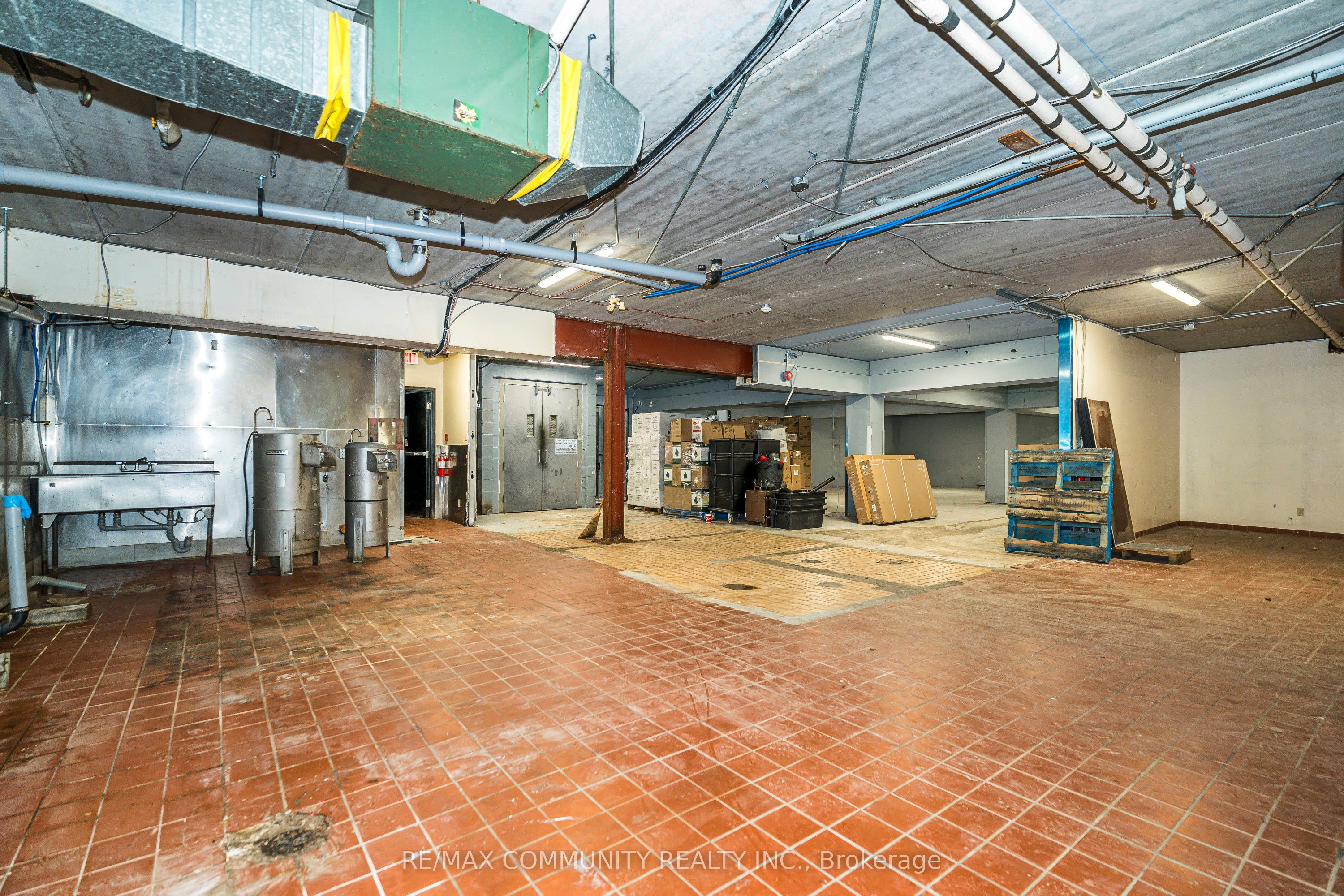 60 Athol Street E Property Photo 12