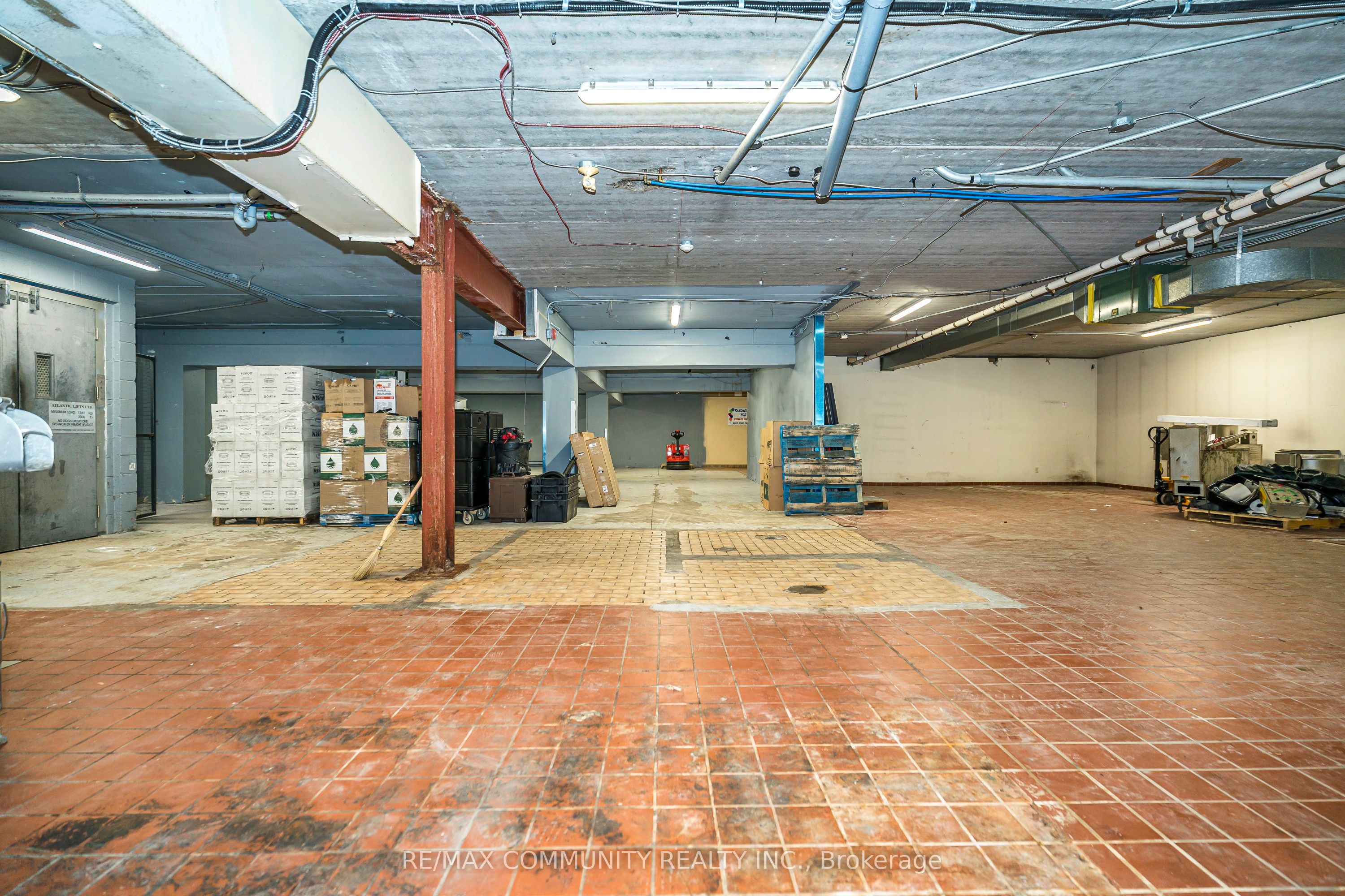 60 Athol Street E Property Photo 13