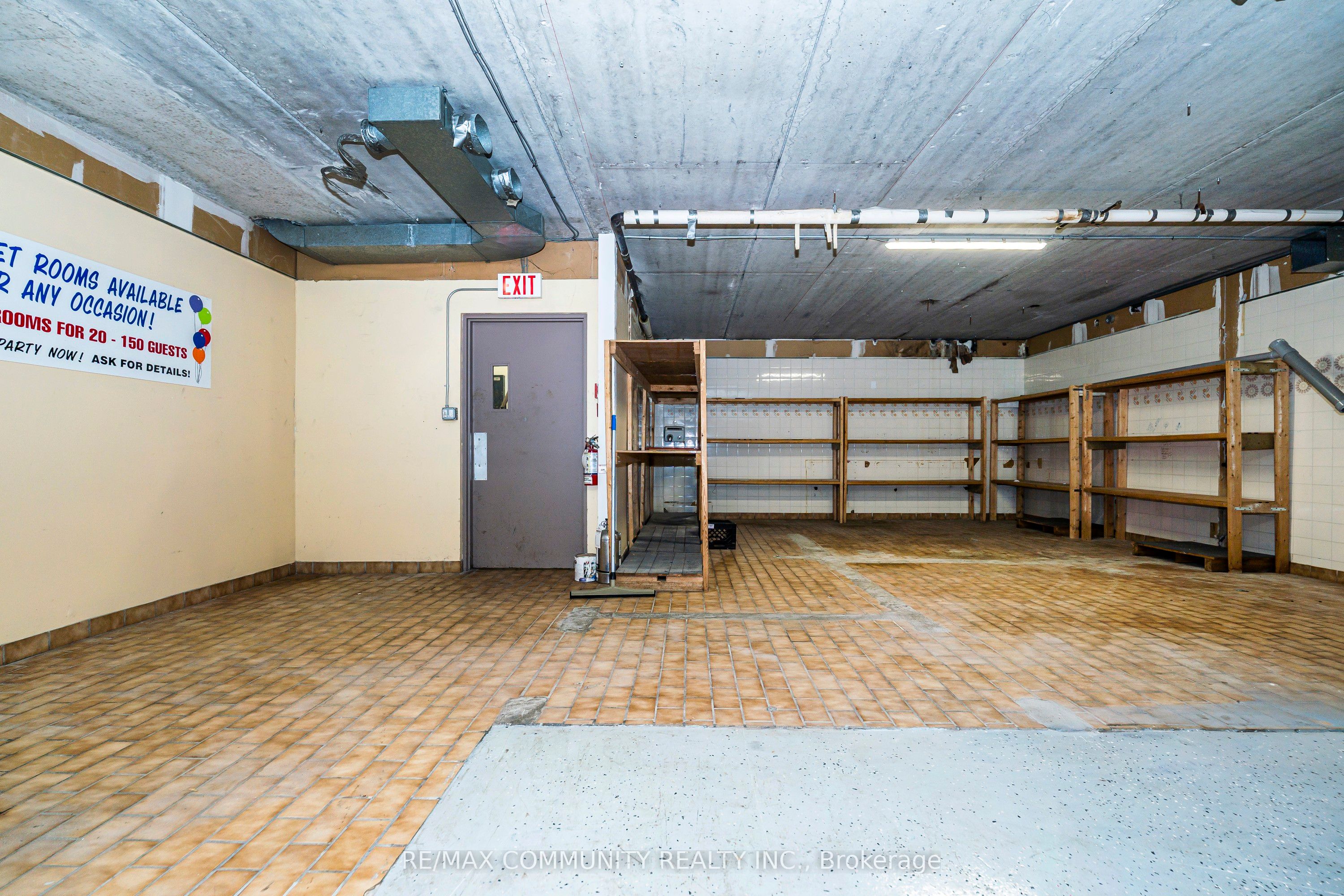 60 Athol Street E Property Photo 17