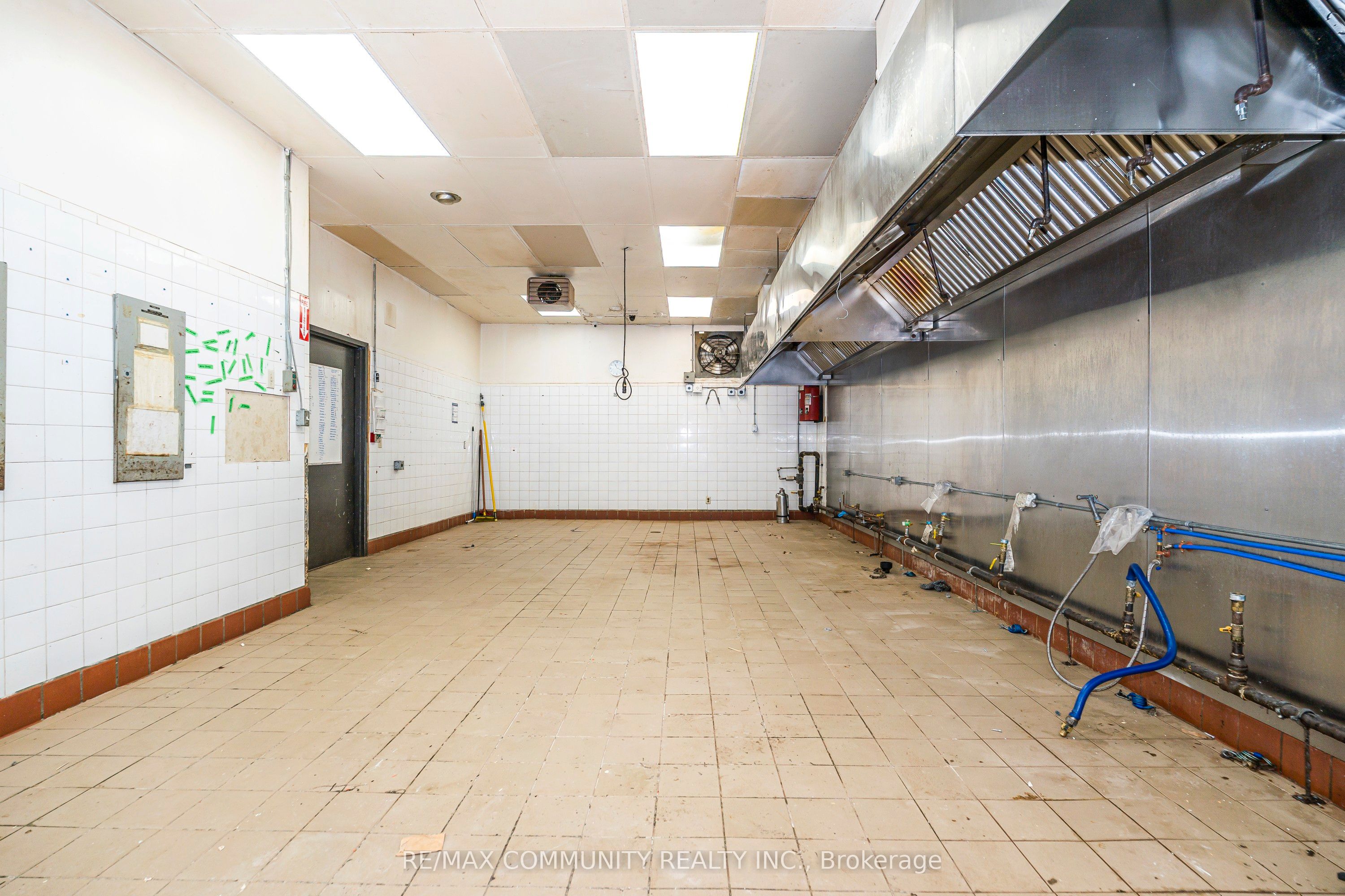 60 Athol Street E Property Photo 20