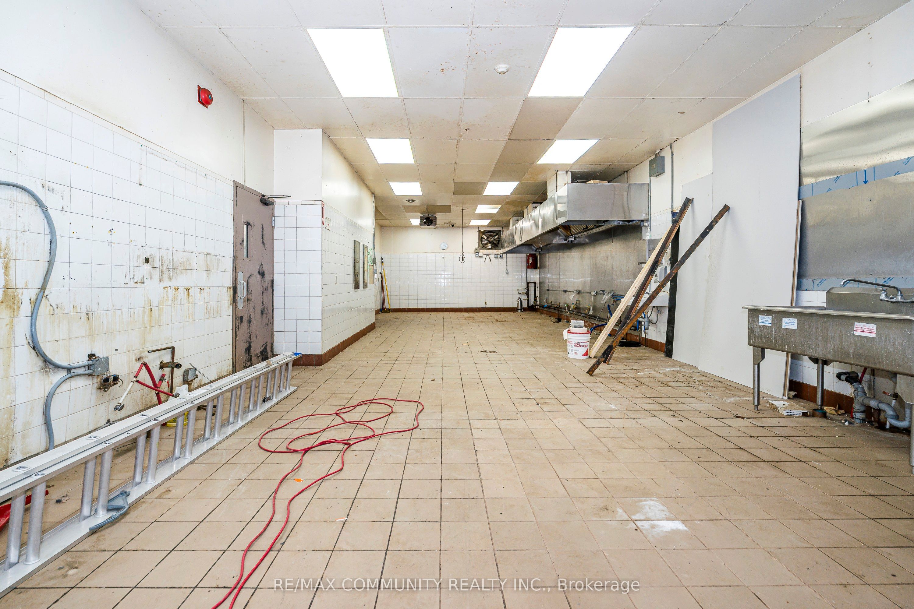 60 Athol Street E Property Photo 21