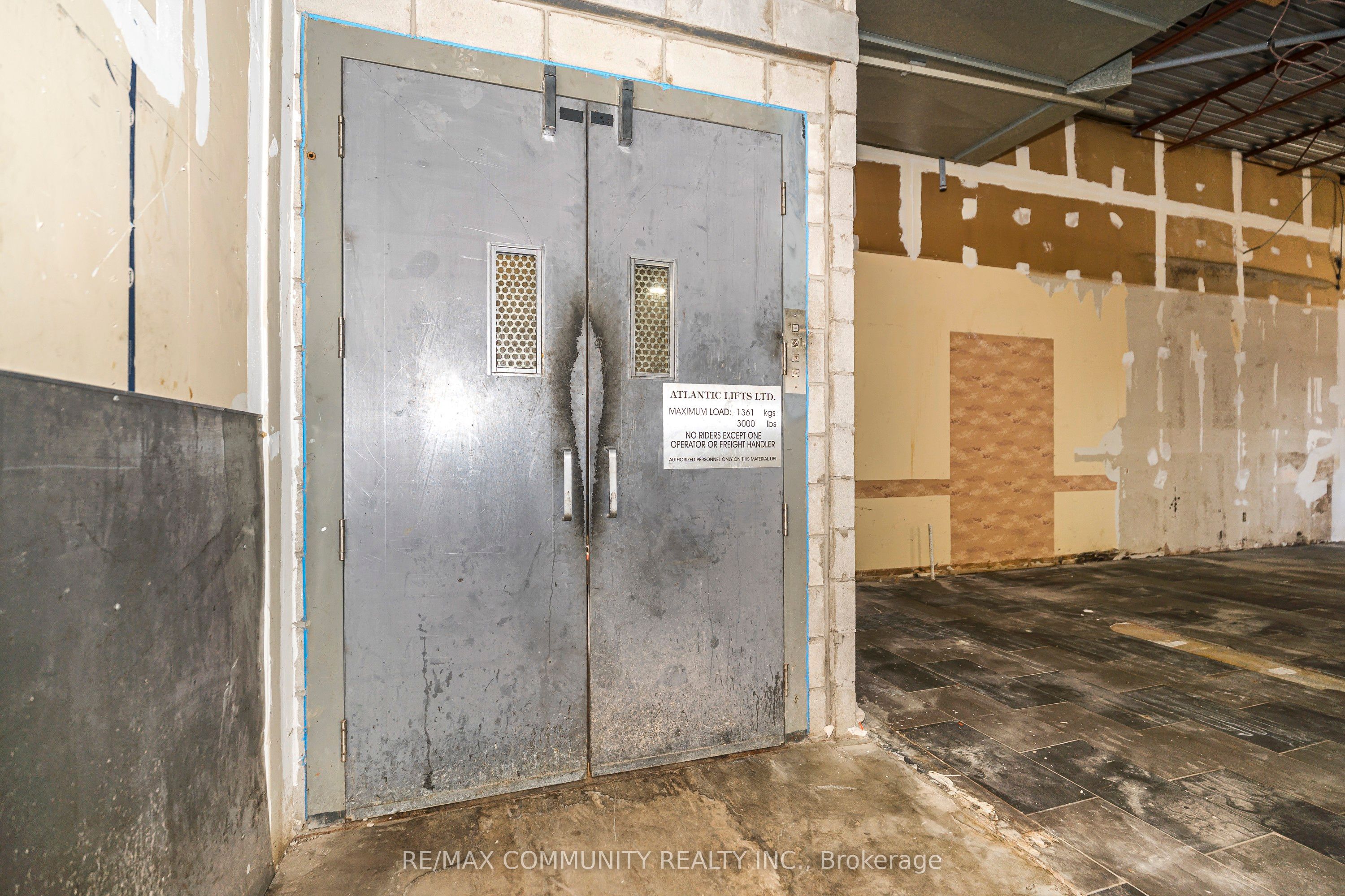 60 Athol Street E Property Photo 23