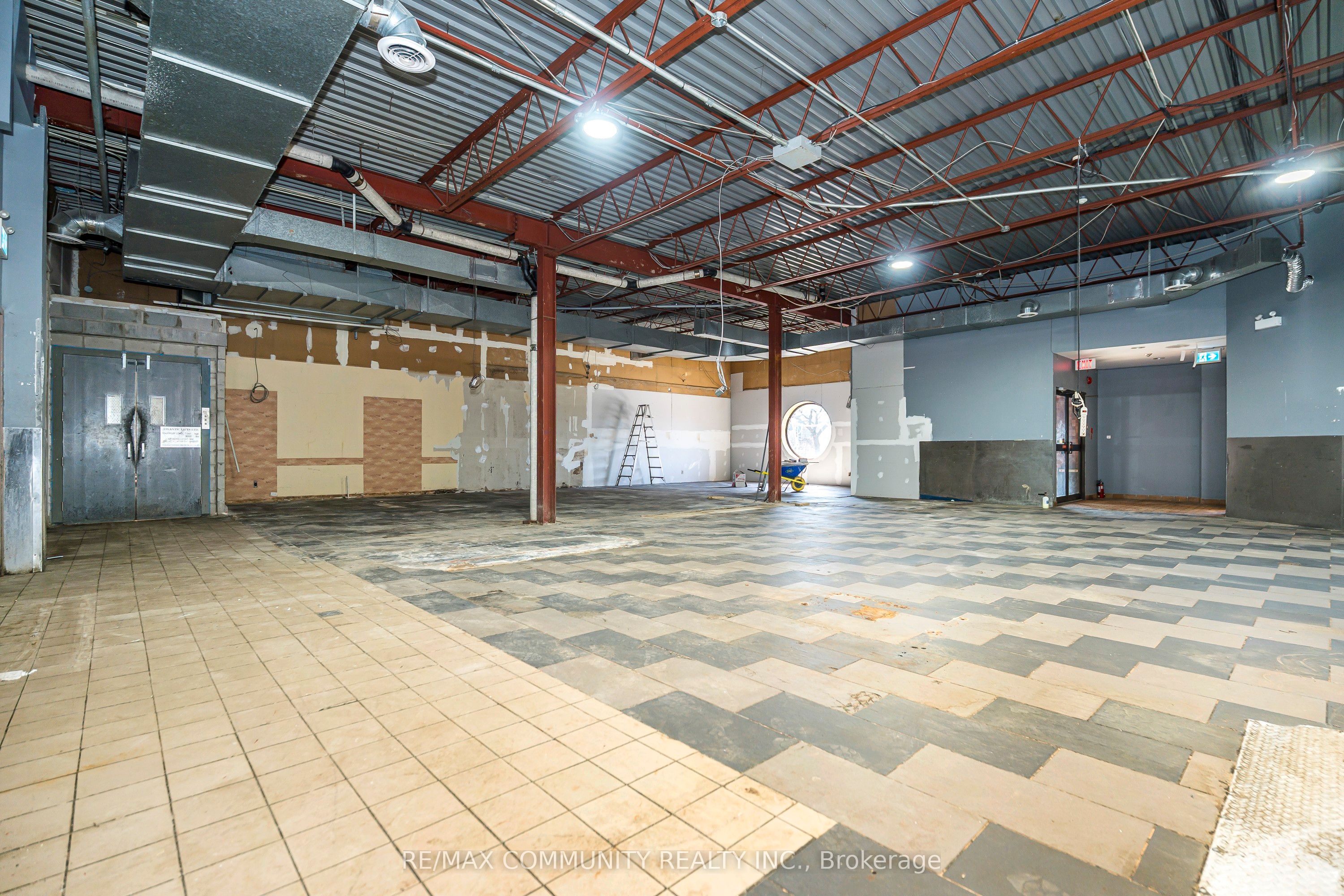 60 Athol Street E Property Photo 26