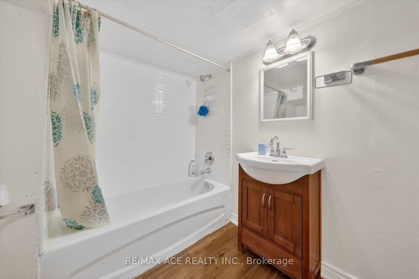 E13574684 Property Photo 25