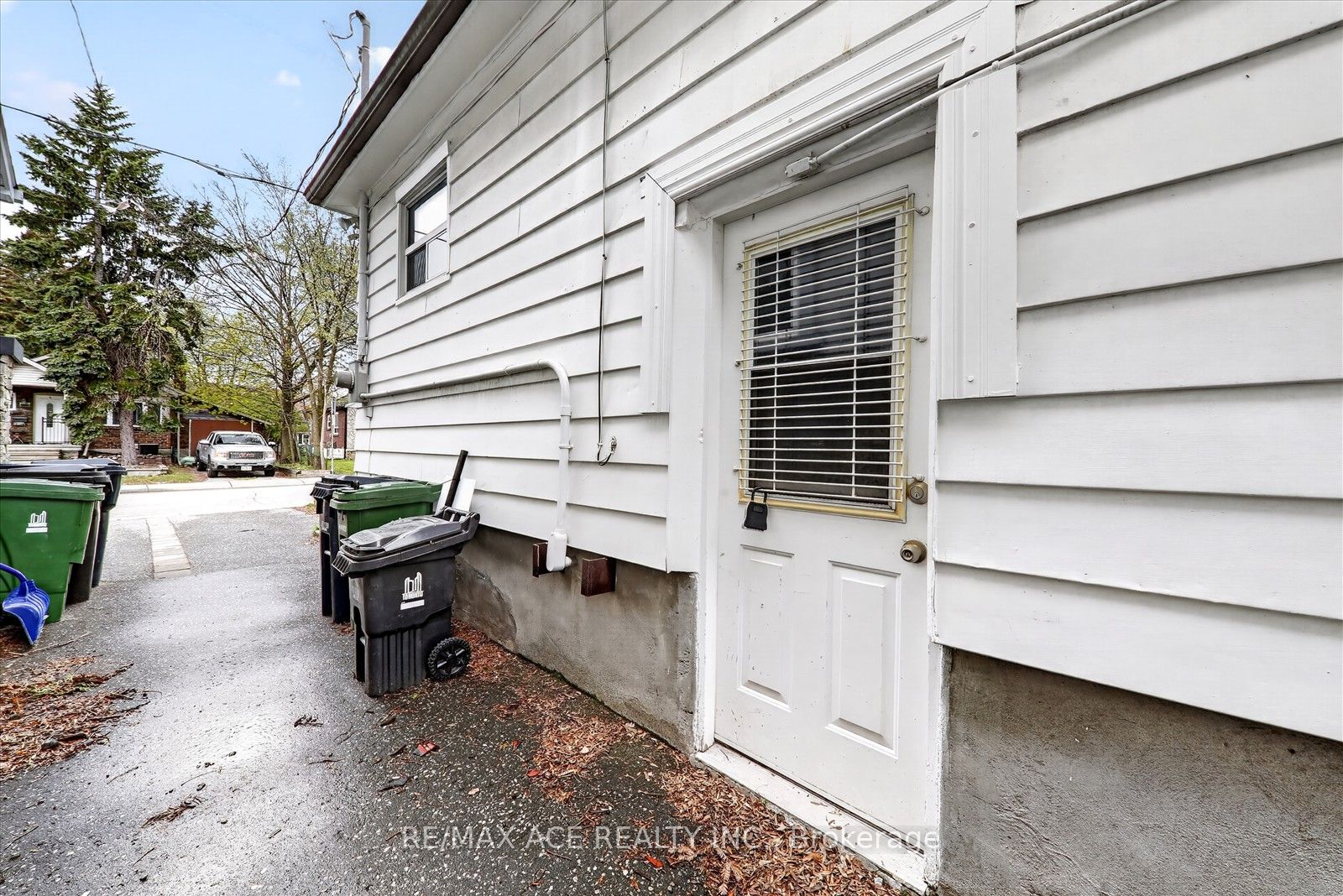 E13574684 Property Photo 26