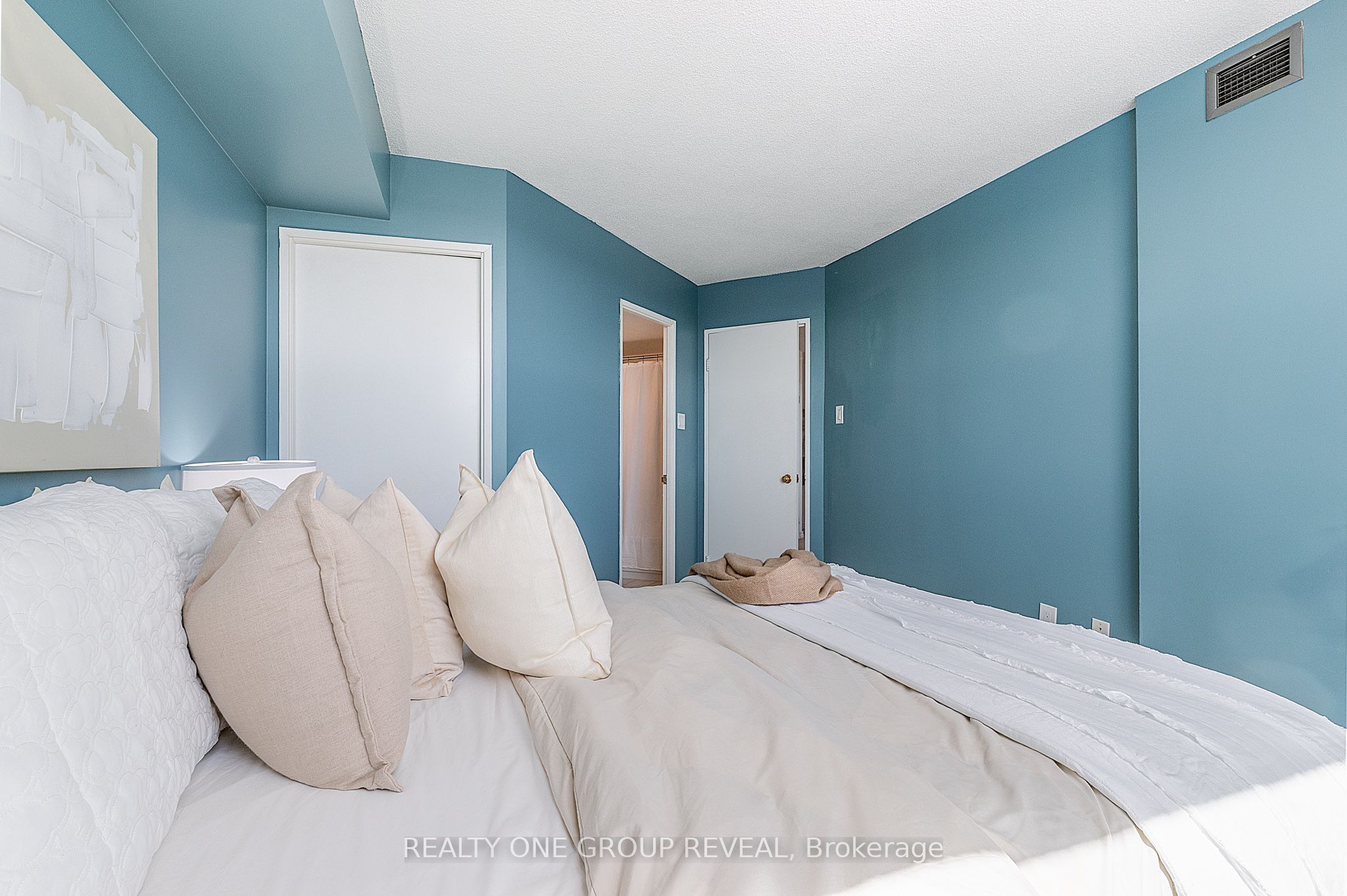 2 Westney Road N 602 Property Photo 19