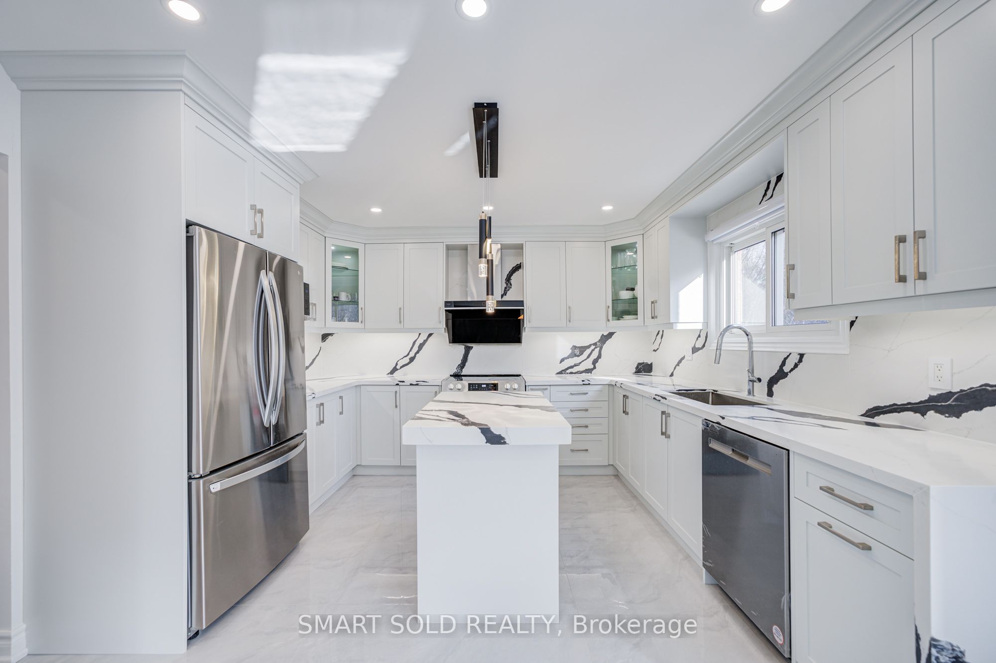 33 Love Crescent Property Photo 11