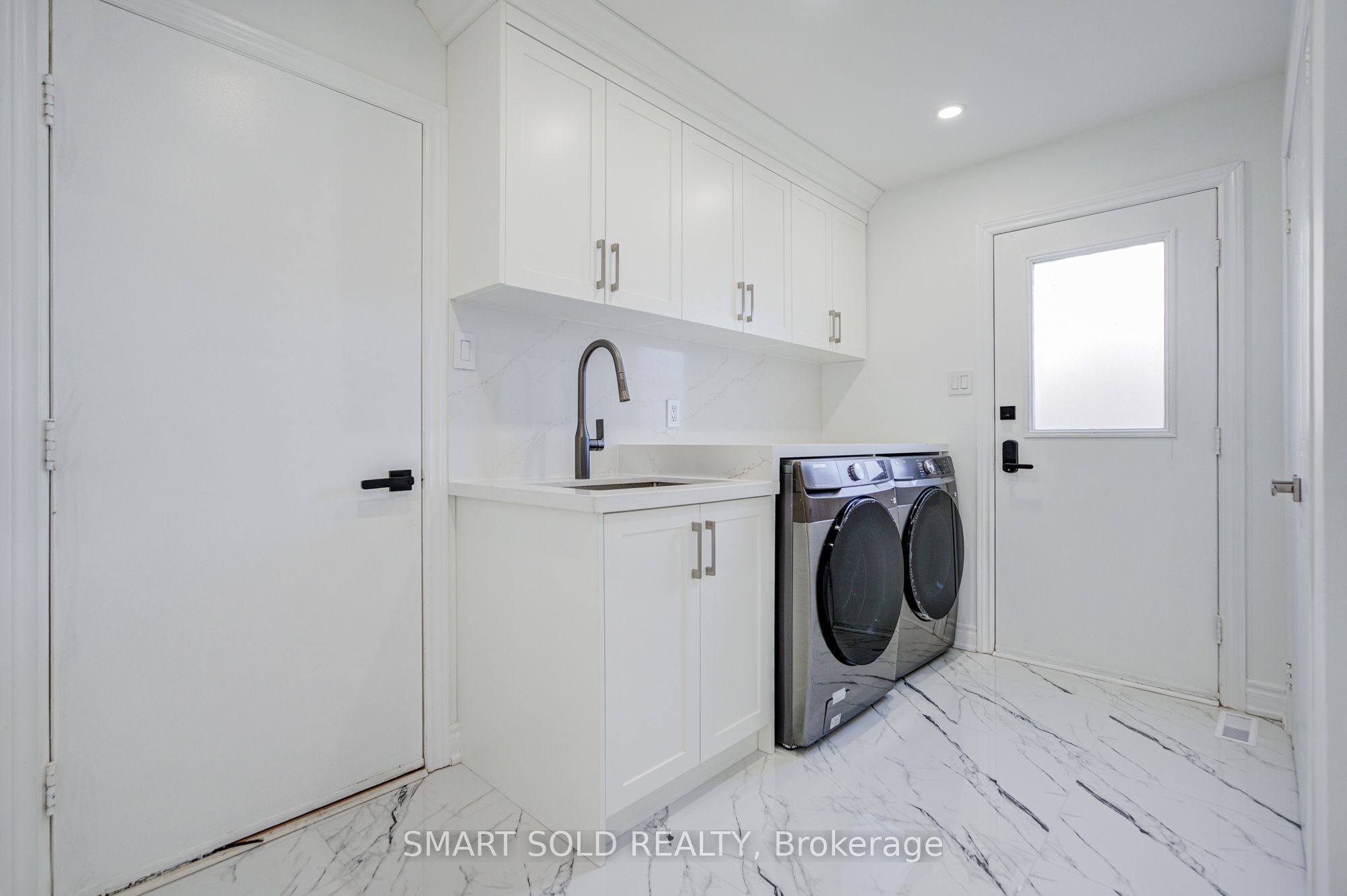 33 Love Crescent Property Photo 21