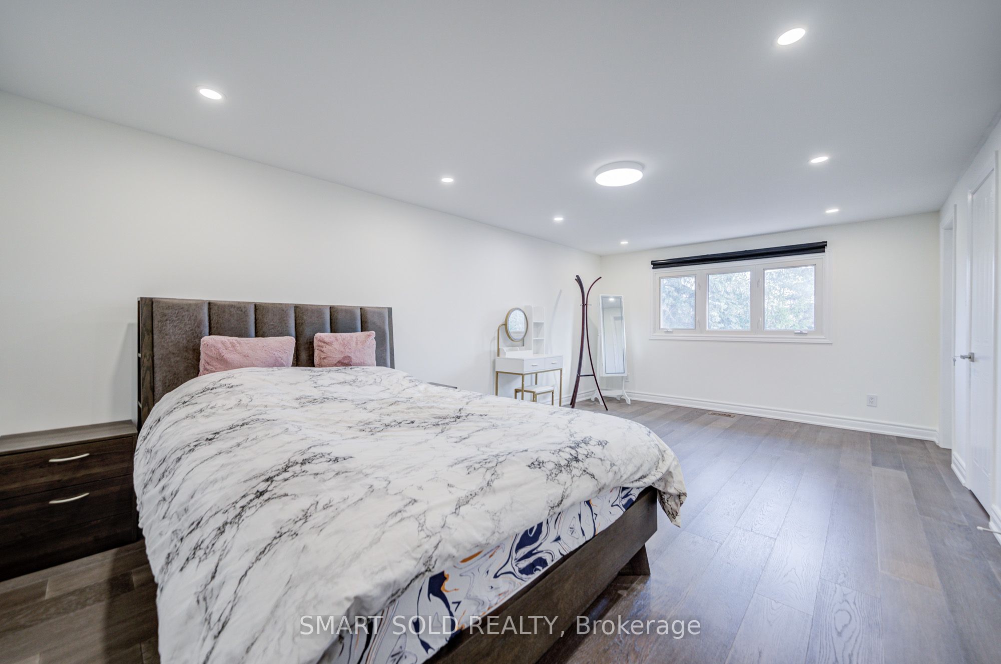 33 Love Crescent Property Photo 26