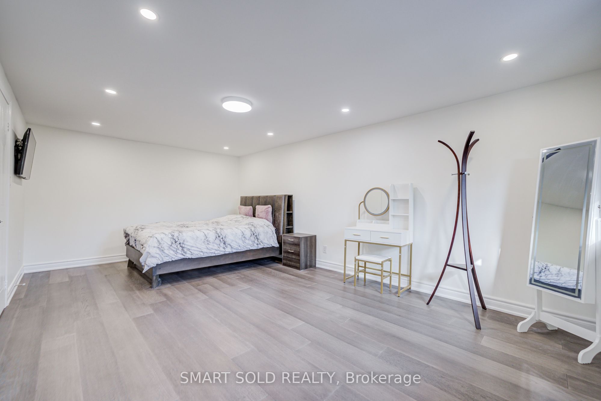 33 Love Crescent Property Photo 27