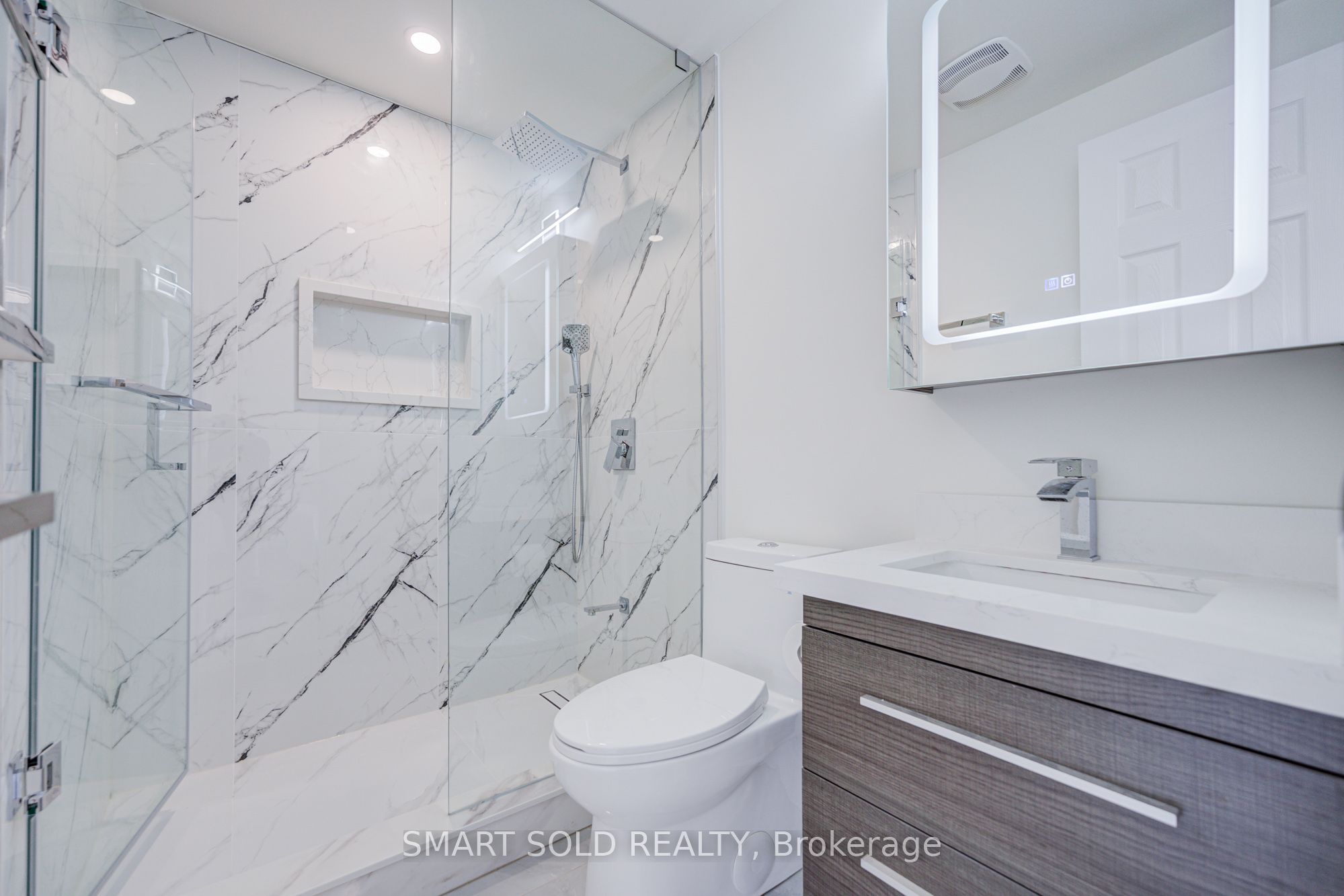 33 Love Crescent Property Photo 30