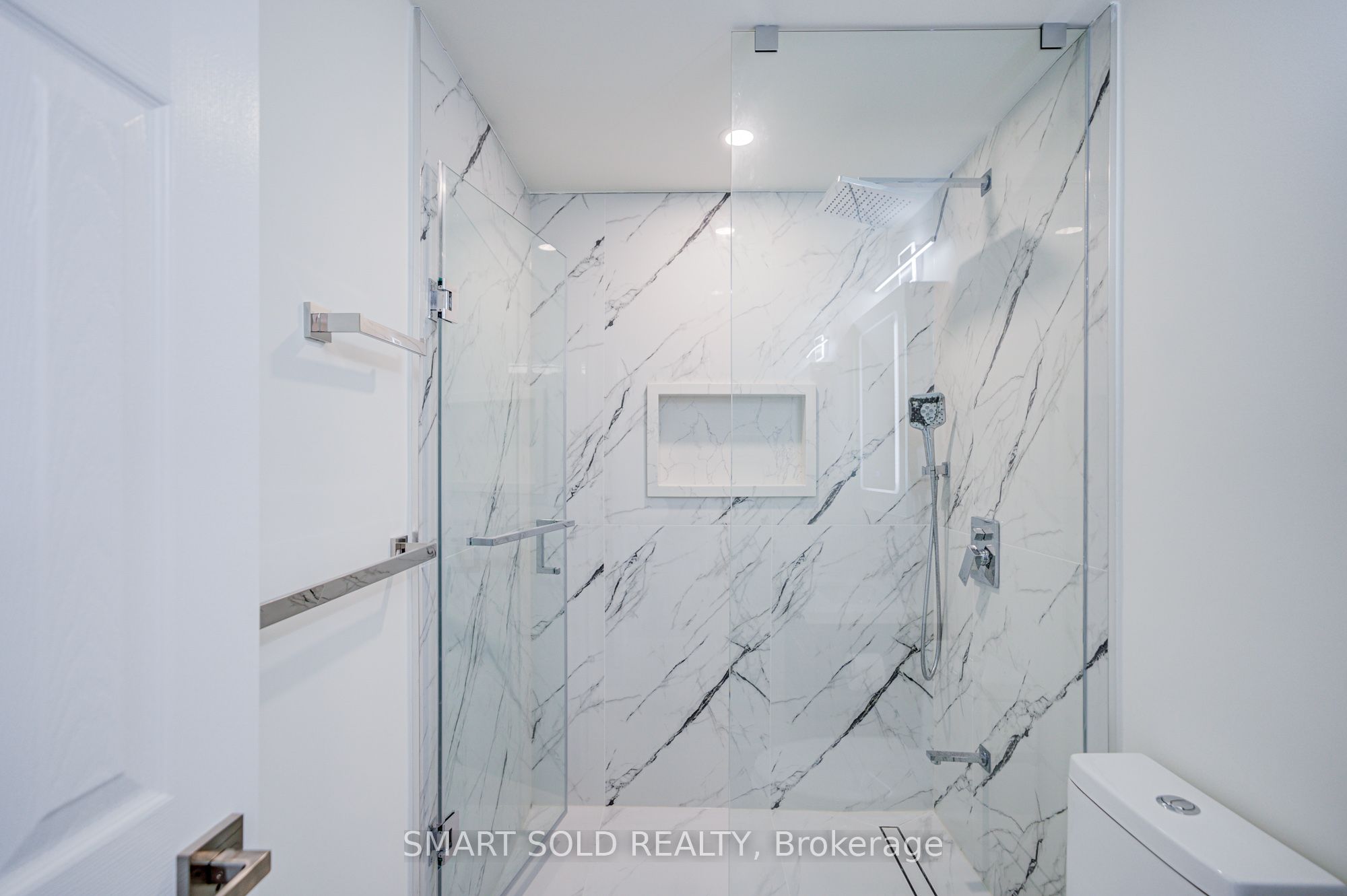 33 Love Crescent Property Photo 31